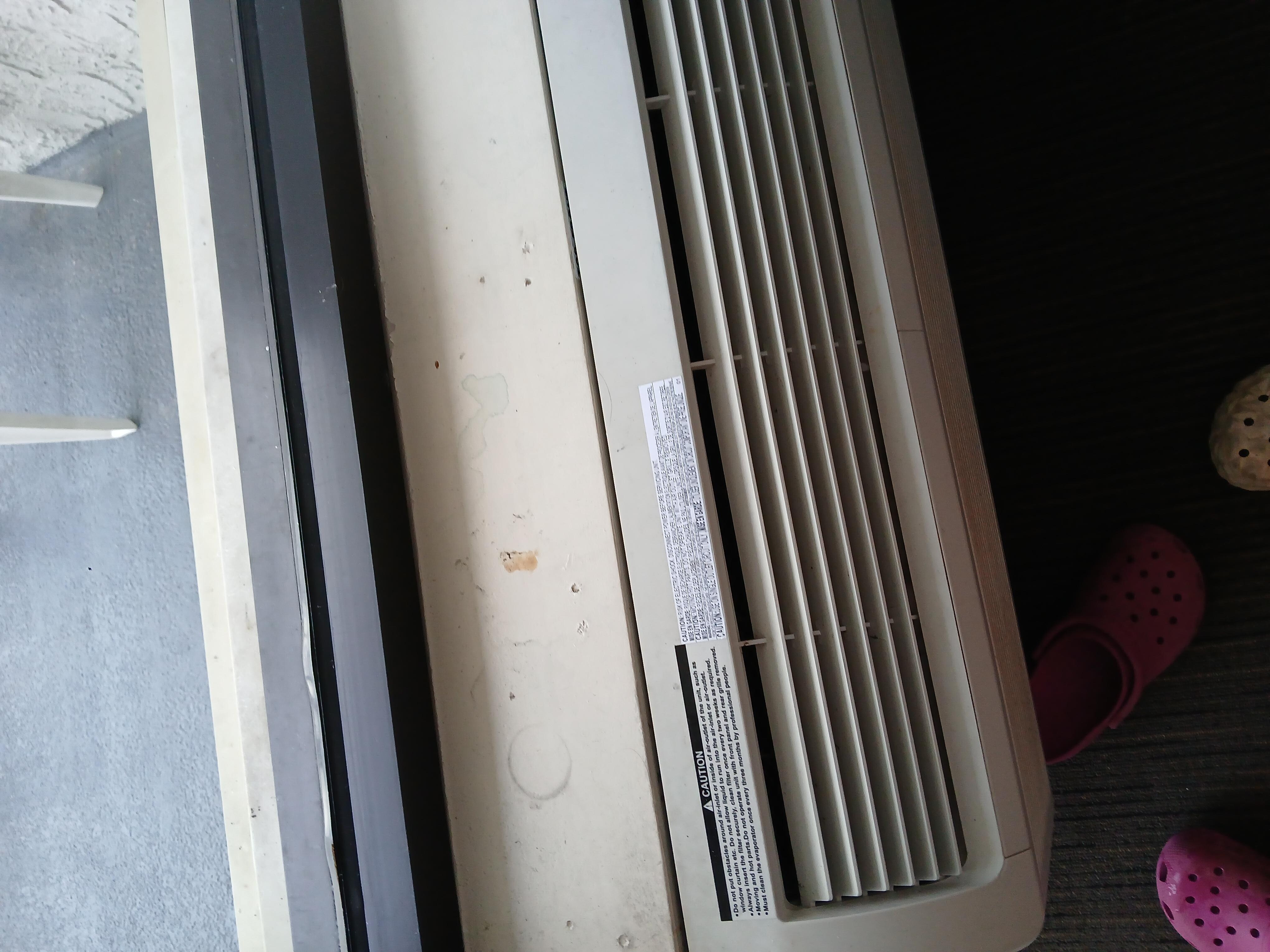 Air conditioner unit that wasn't wiped out from previous guest