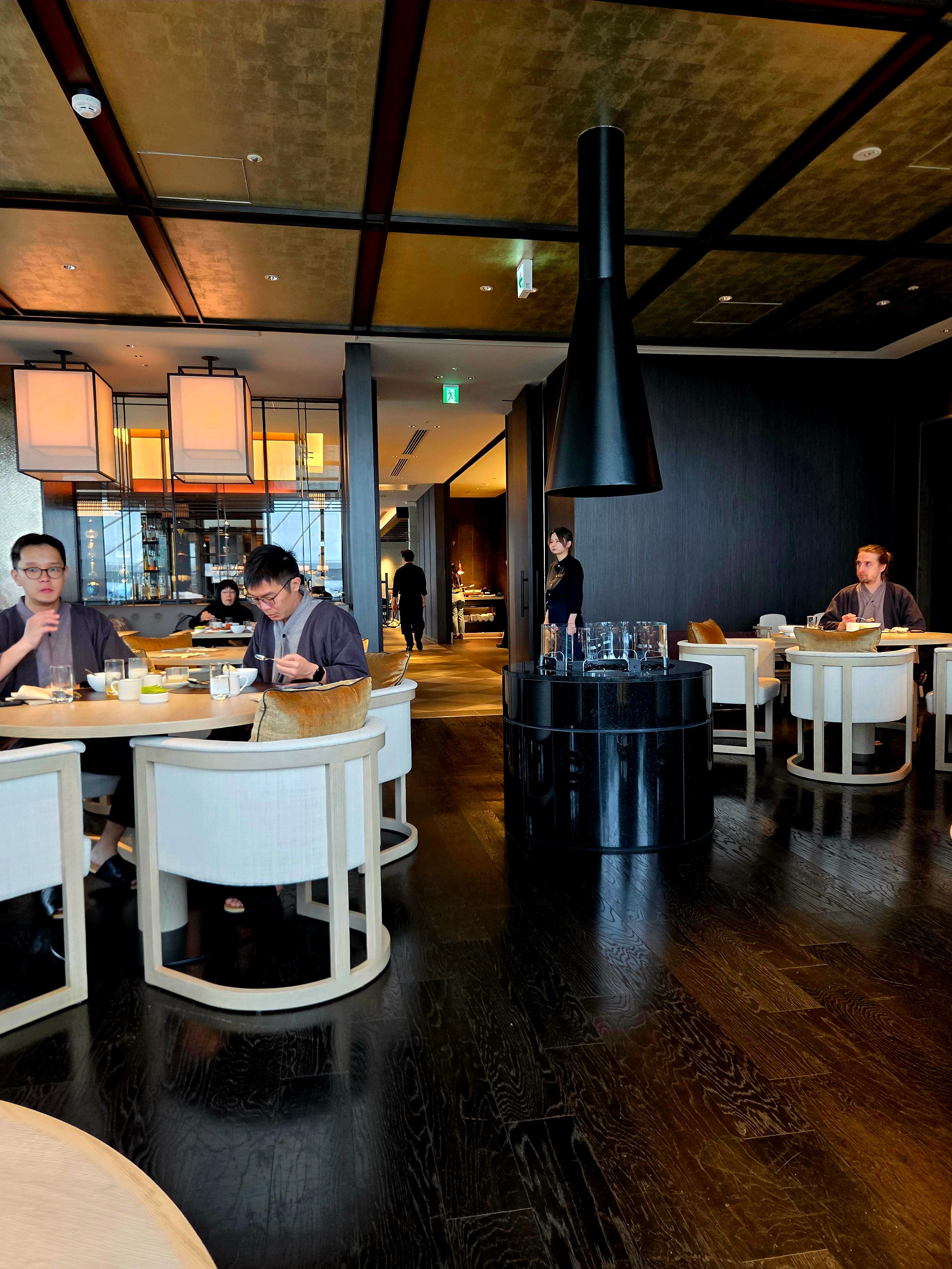 Breakfast/Restaurant 