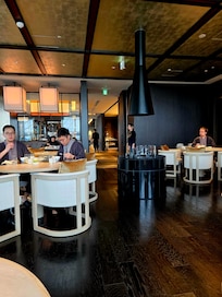 Breakfast/Restaurant