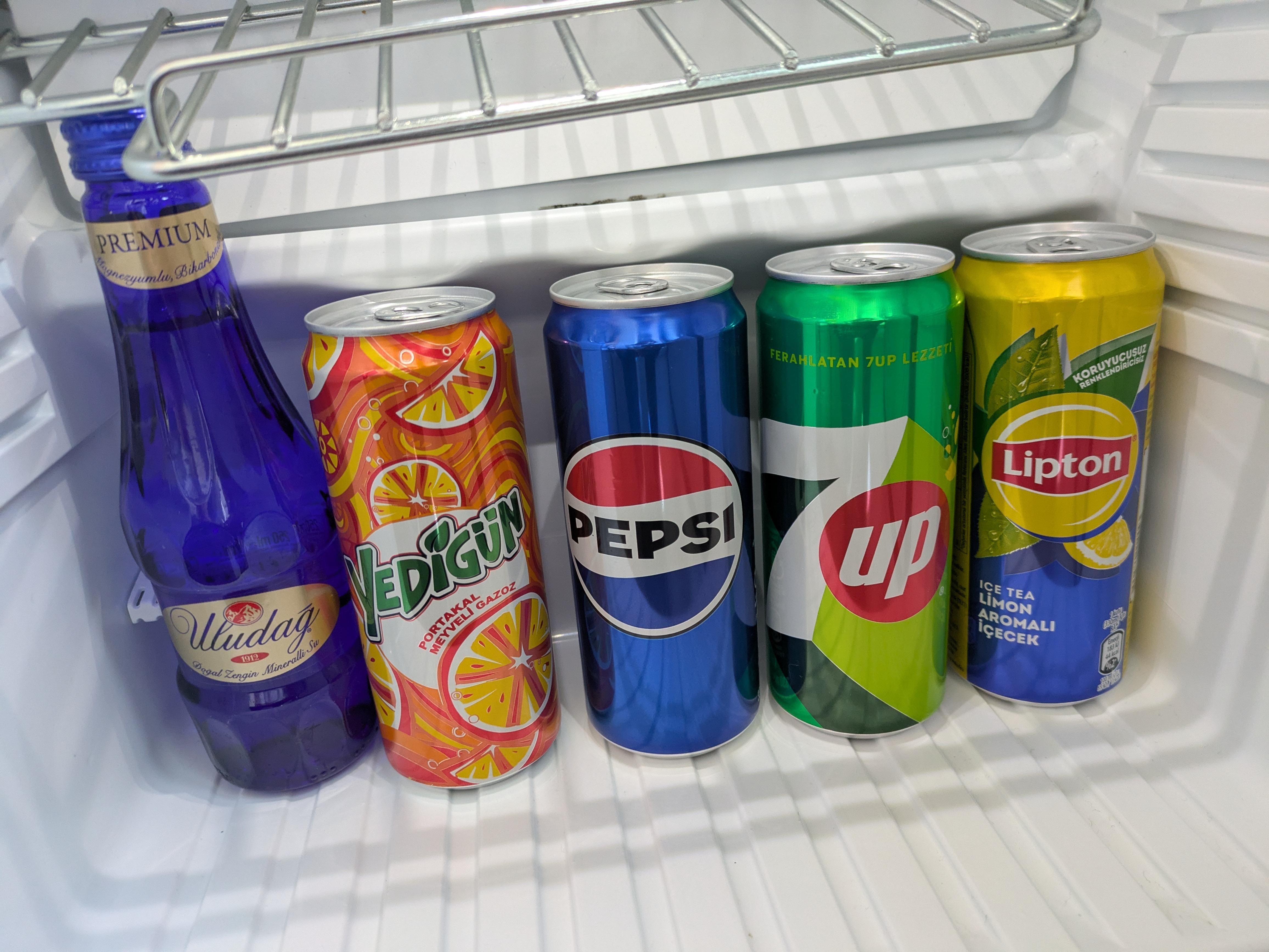 ウエルカムドリンク
左端は炭酸水