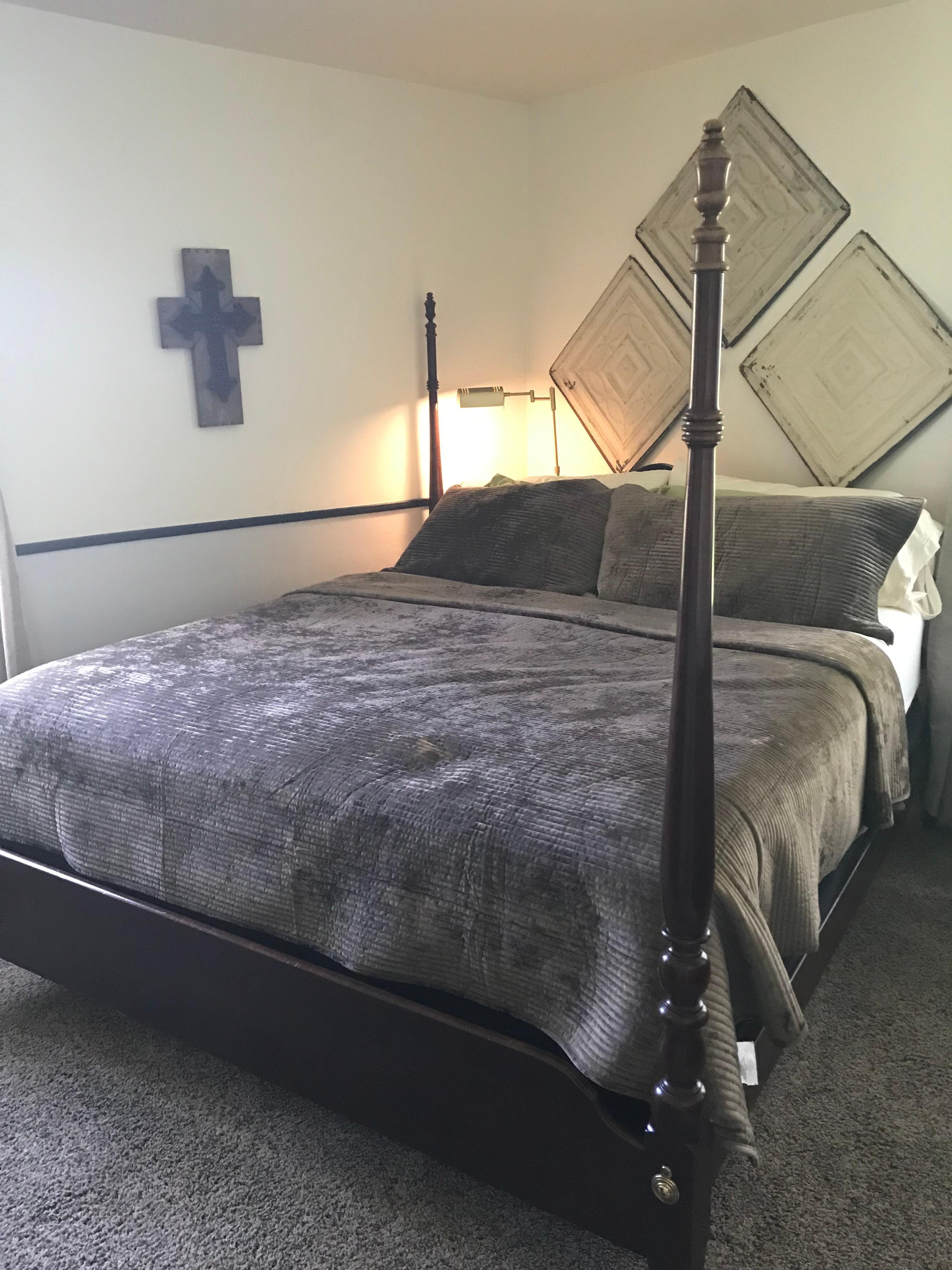 Really comfortable king bed.