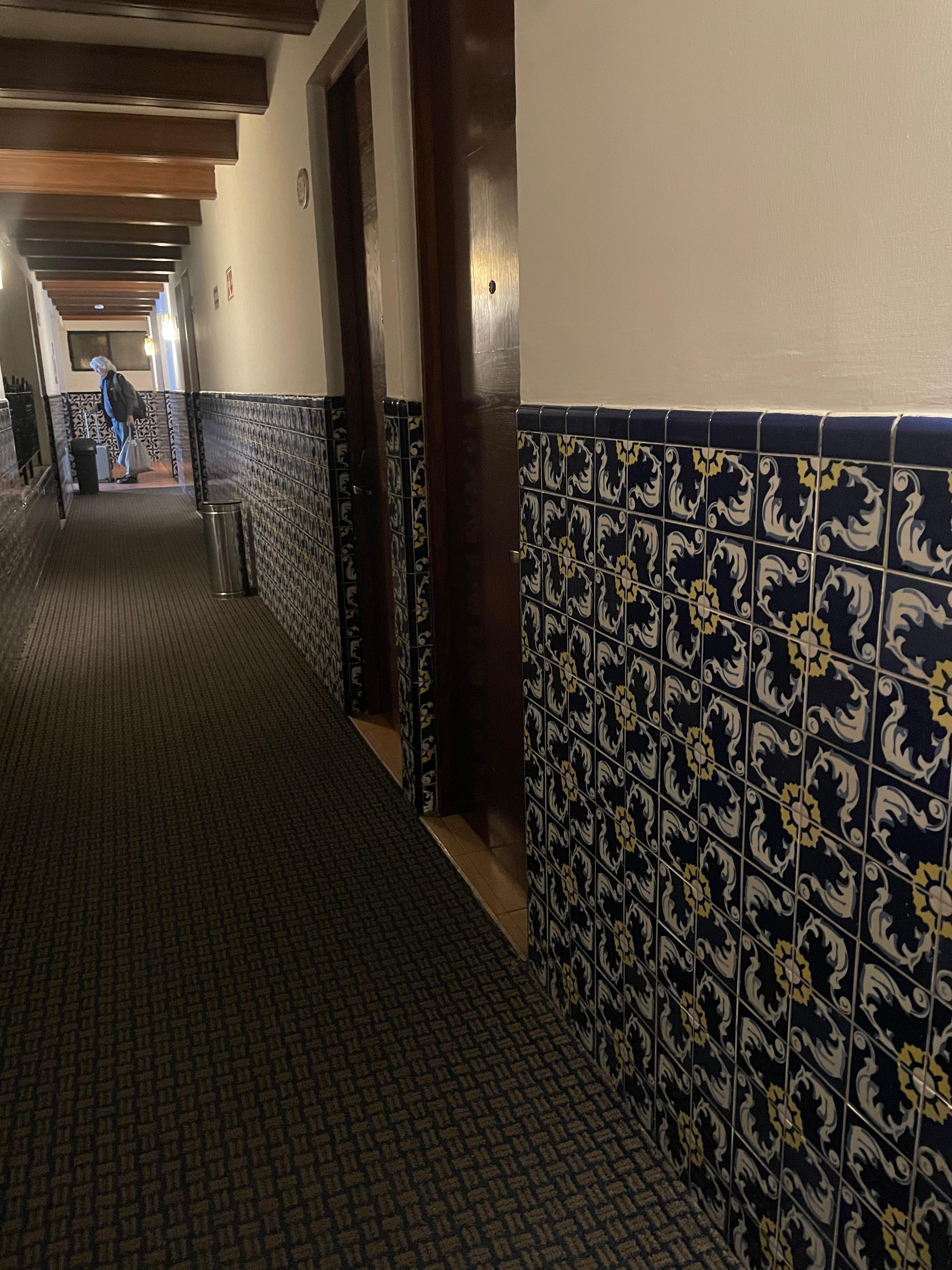 Tous les couloirs sont carrelés 