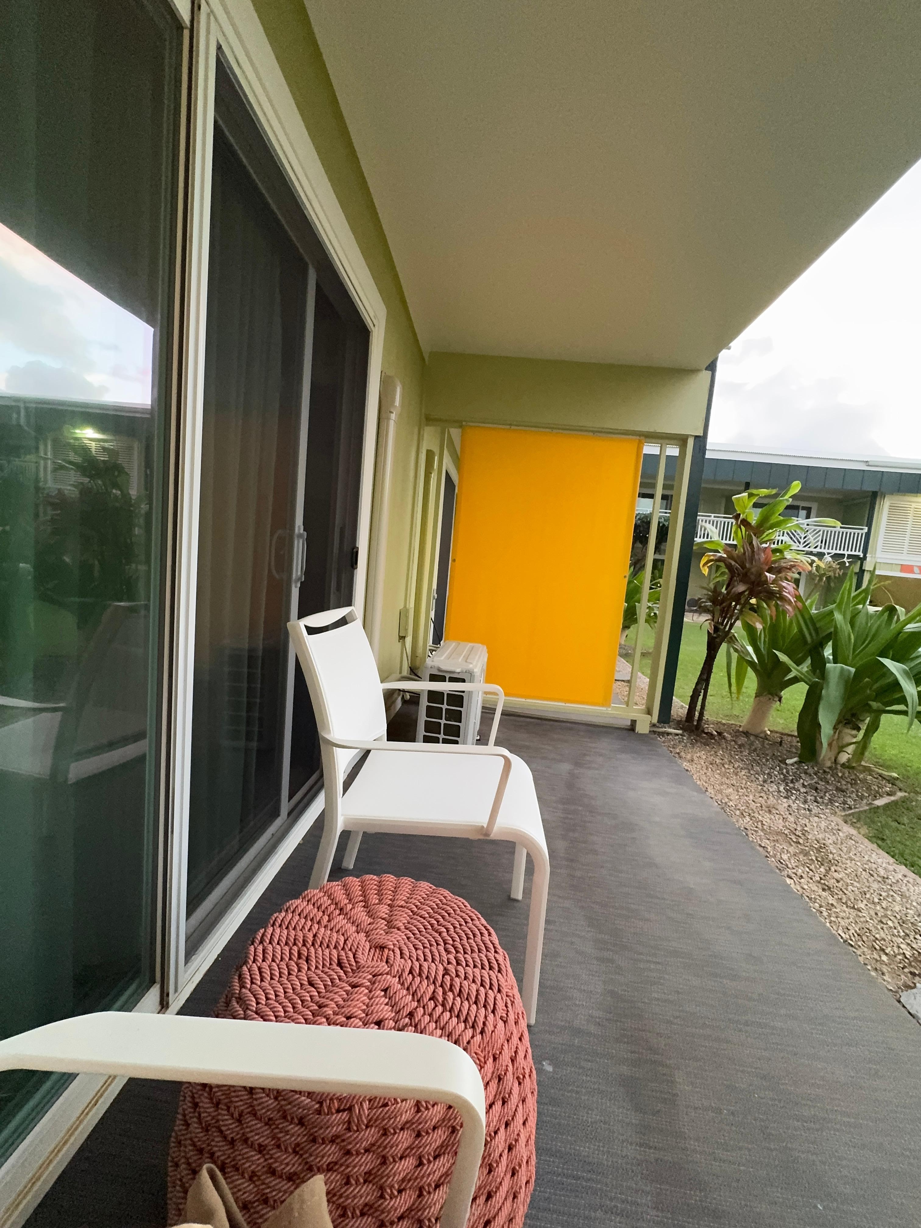 Mauka building 1st floor lanai