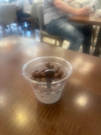 My son has to eat his cereal on a plastic cup as there were no more bowls; new ones did arrive after maybe 15 minutes. Breakfast was a disaster. What a bad way to start a day!
