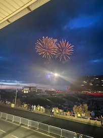Feu d'artifice du 14 juillet vu depuis la fenĂȘtre du salon.