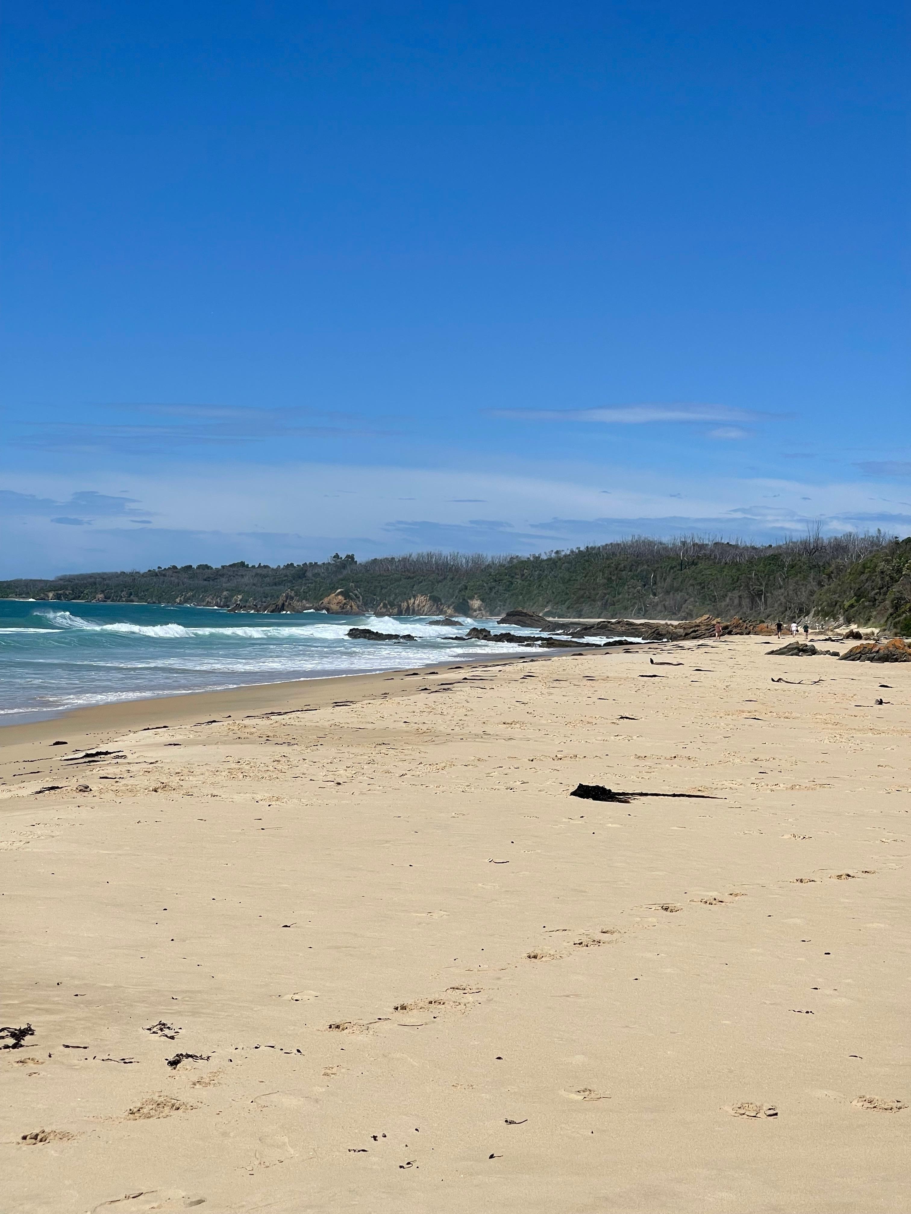 Bought breakfast from the bakery several times and went to Quarry Beach to enjoy it. 