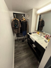 Powder/Dressing Room