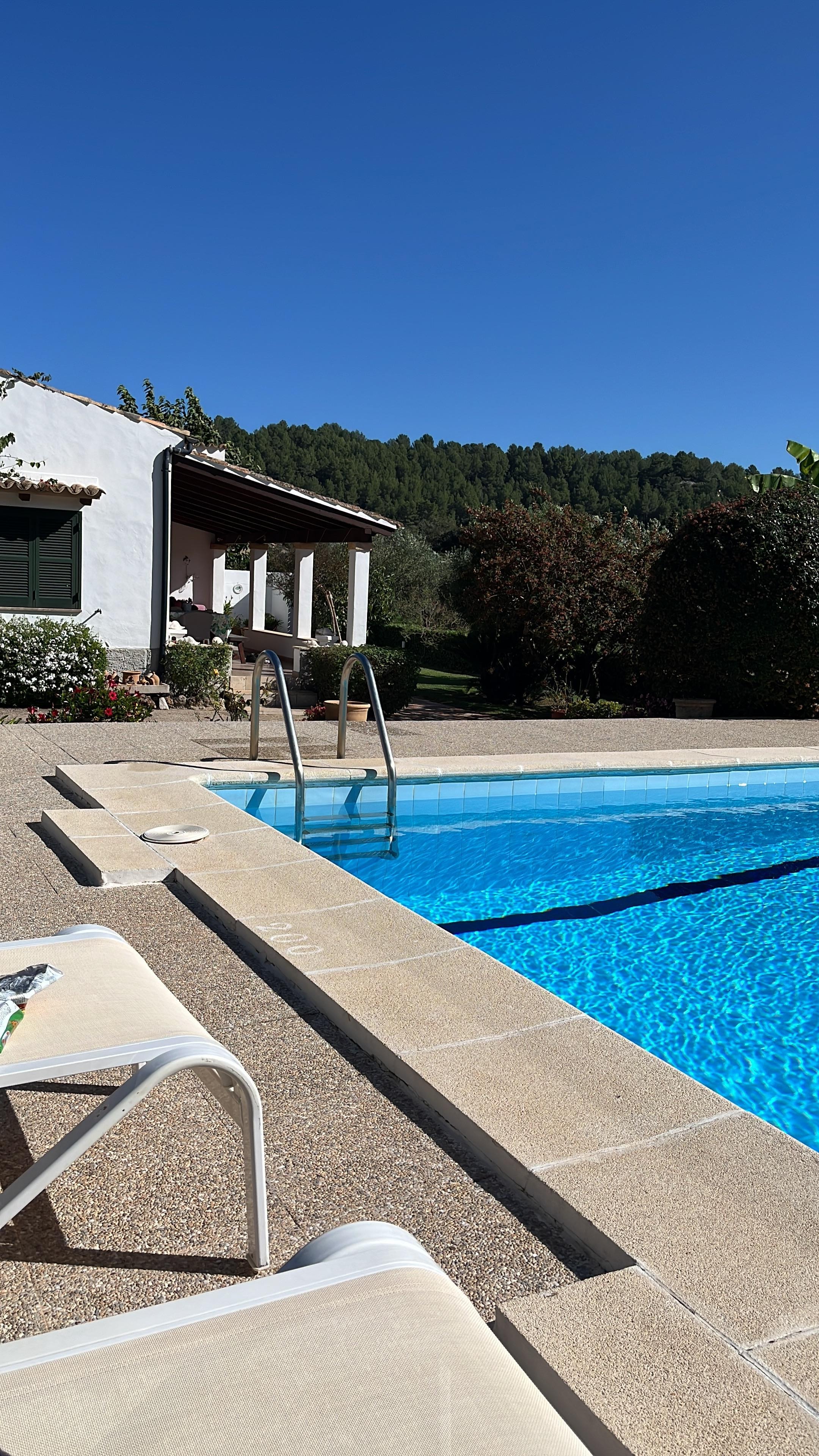 Beautiful pool with outstanding views 