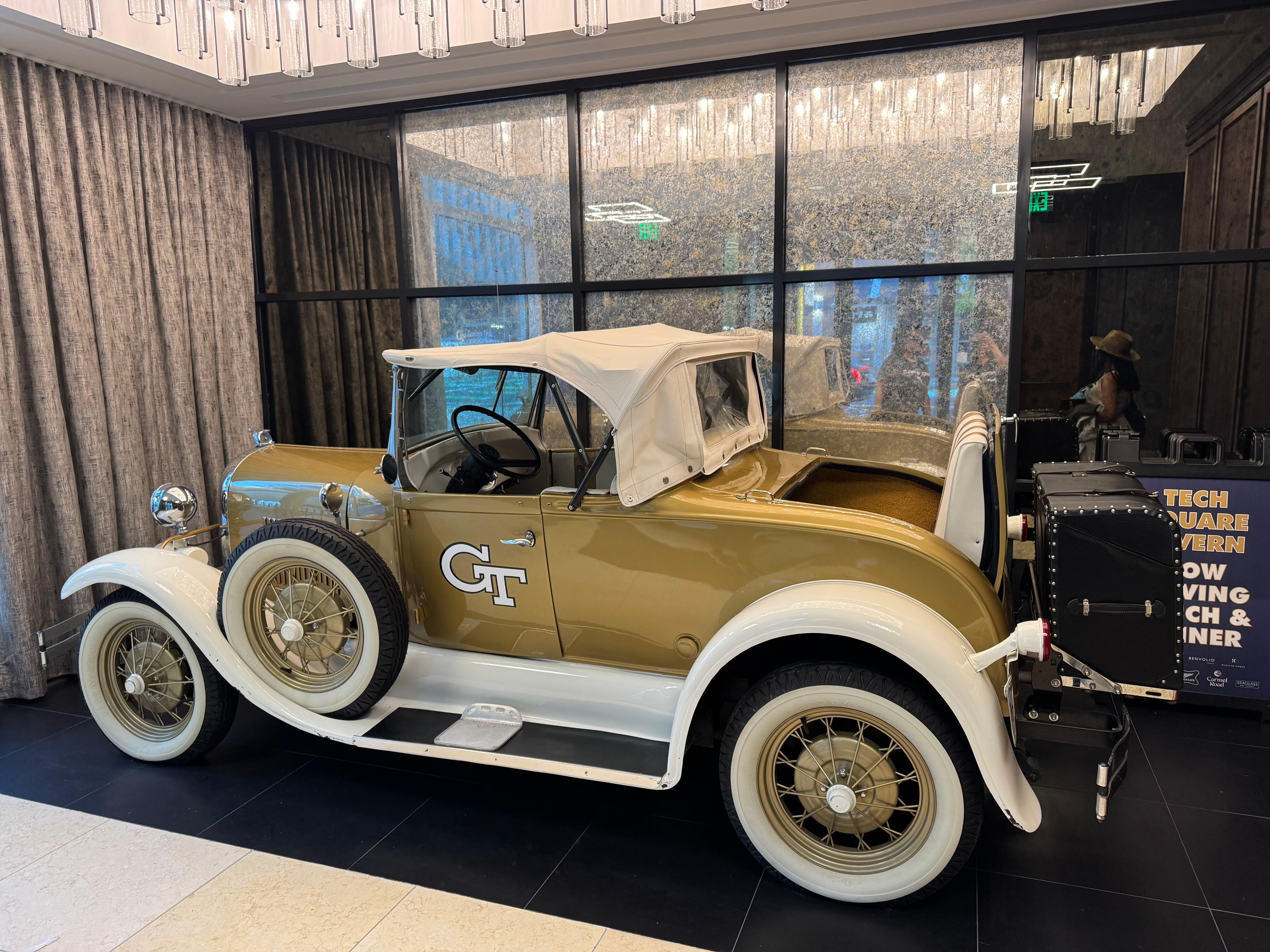 Had fun taking pics with this car at the hotel! 