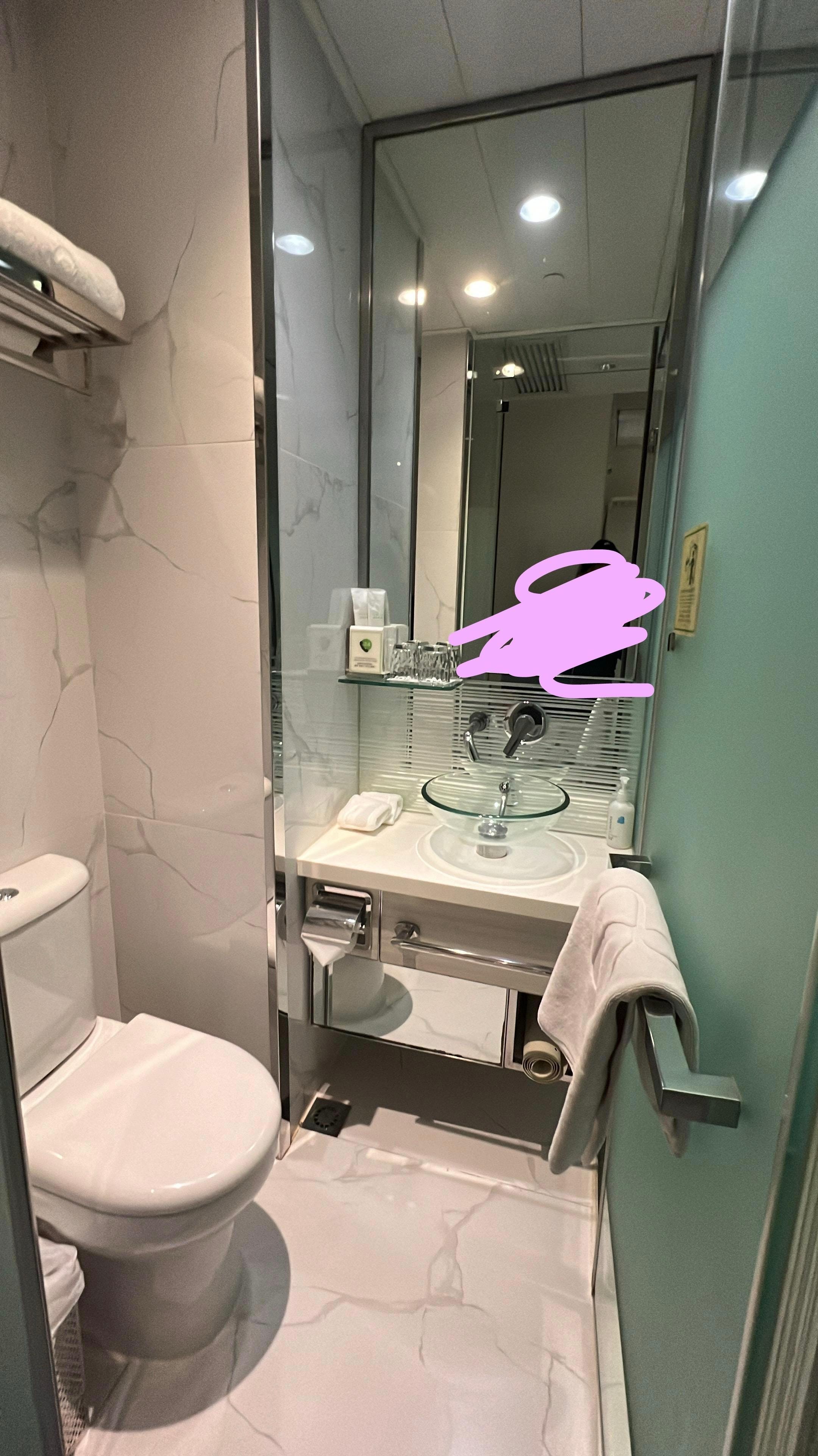 轉個身都有困難