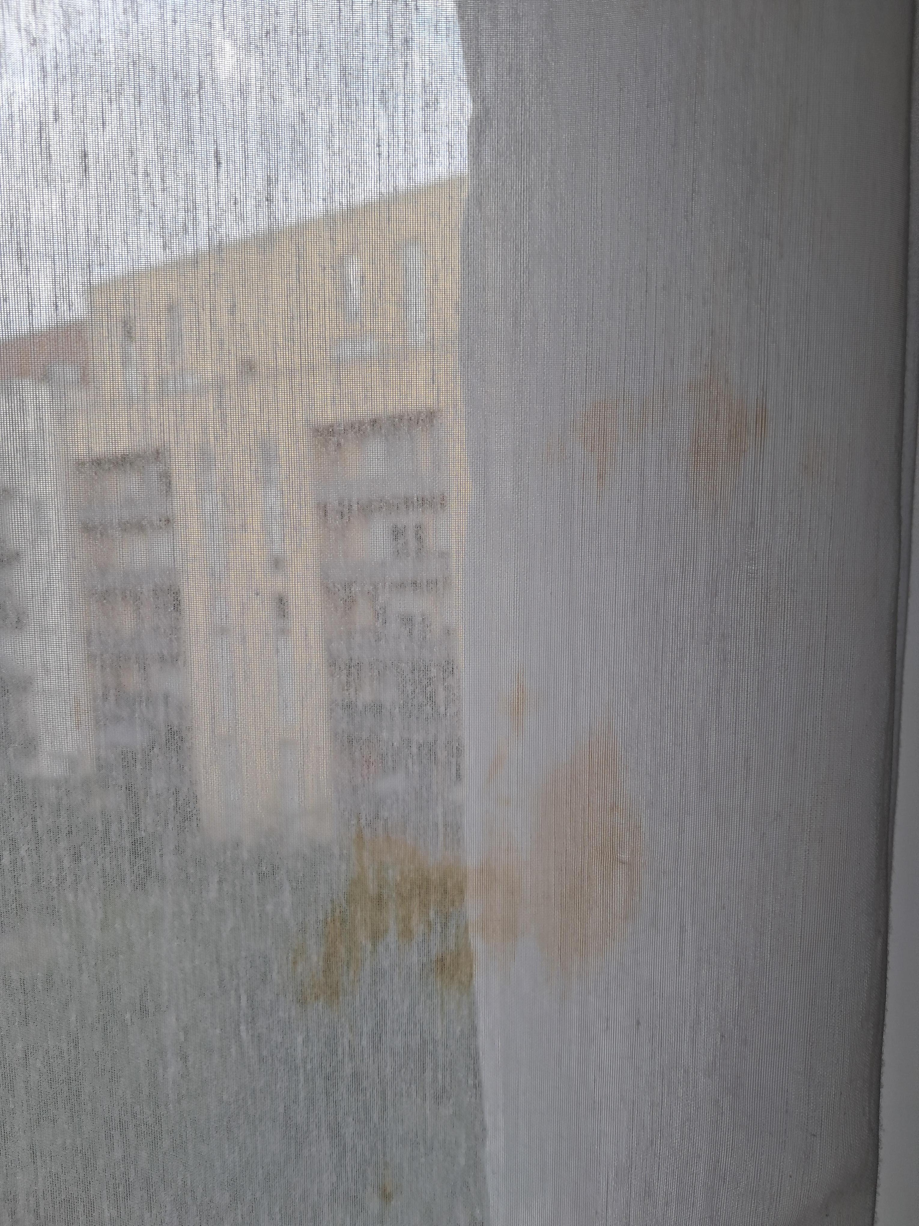 Rideaux plein de tâches 