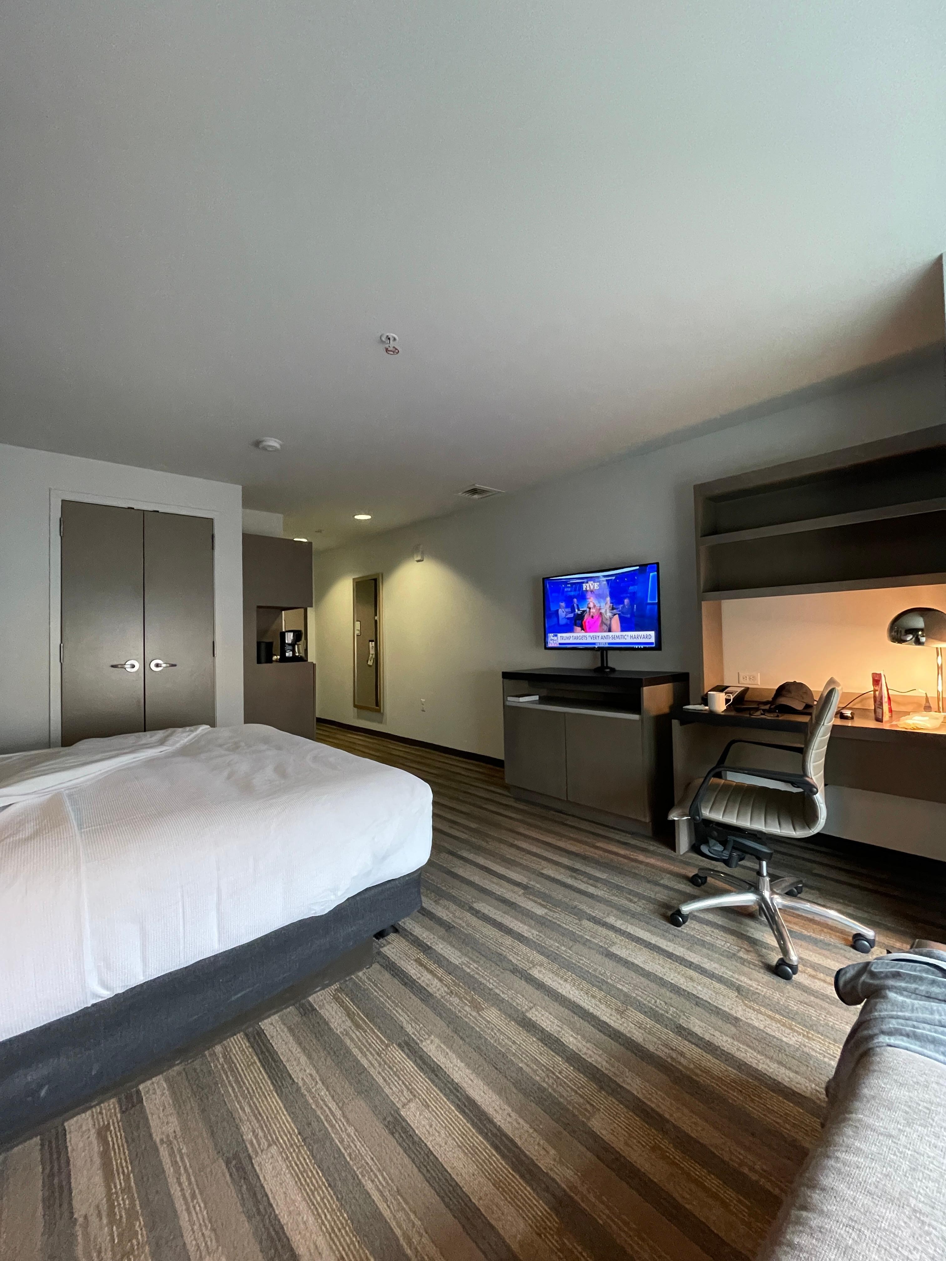 2nd floor, King bed room. 