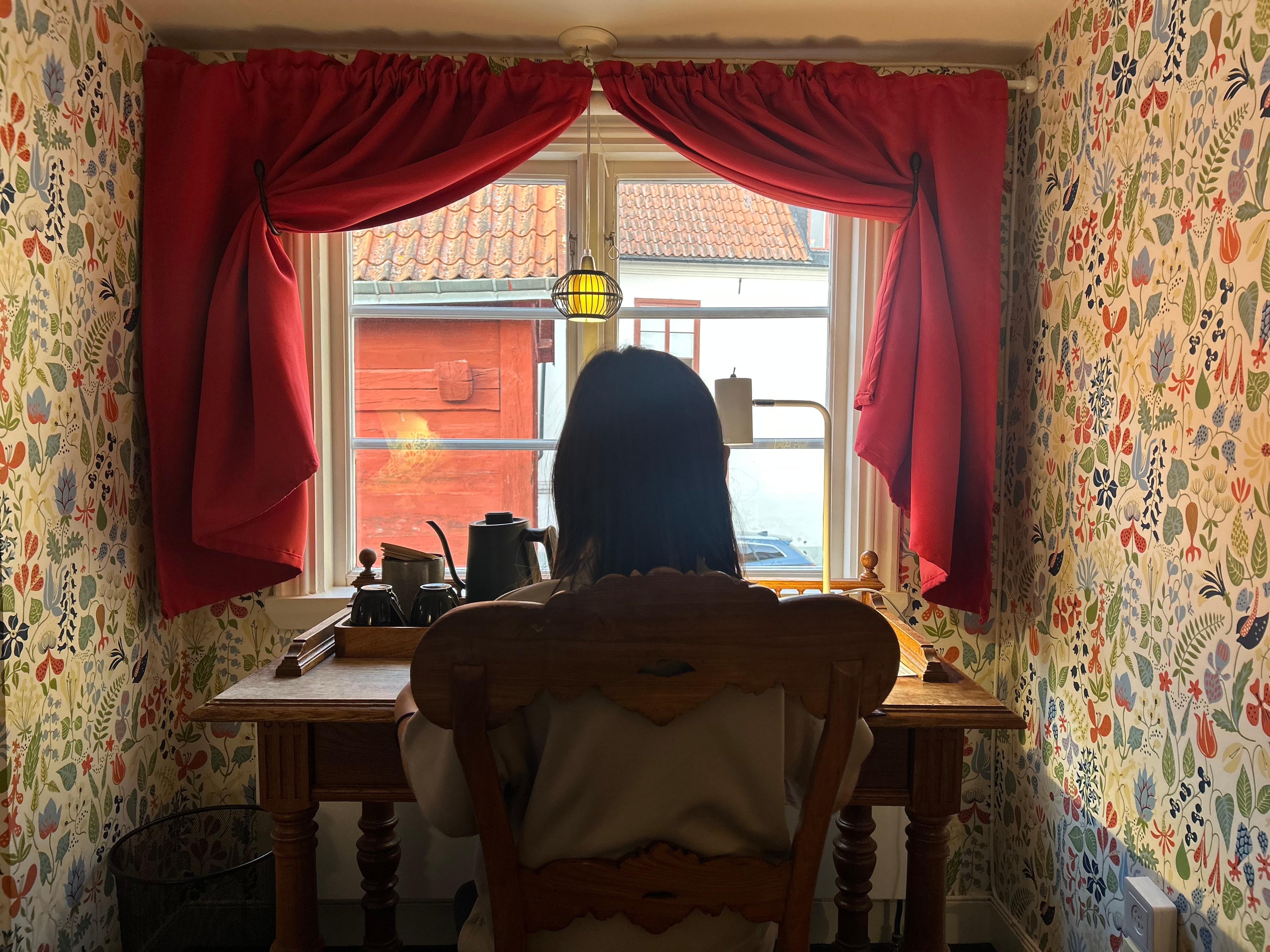 宿泊したお部屋。この窓と真ん中のライトが本当に可愛い。
