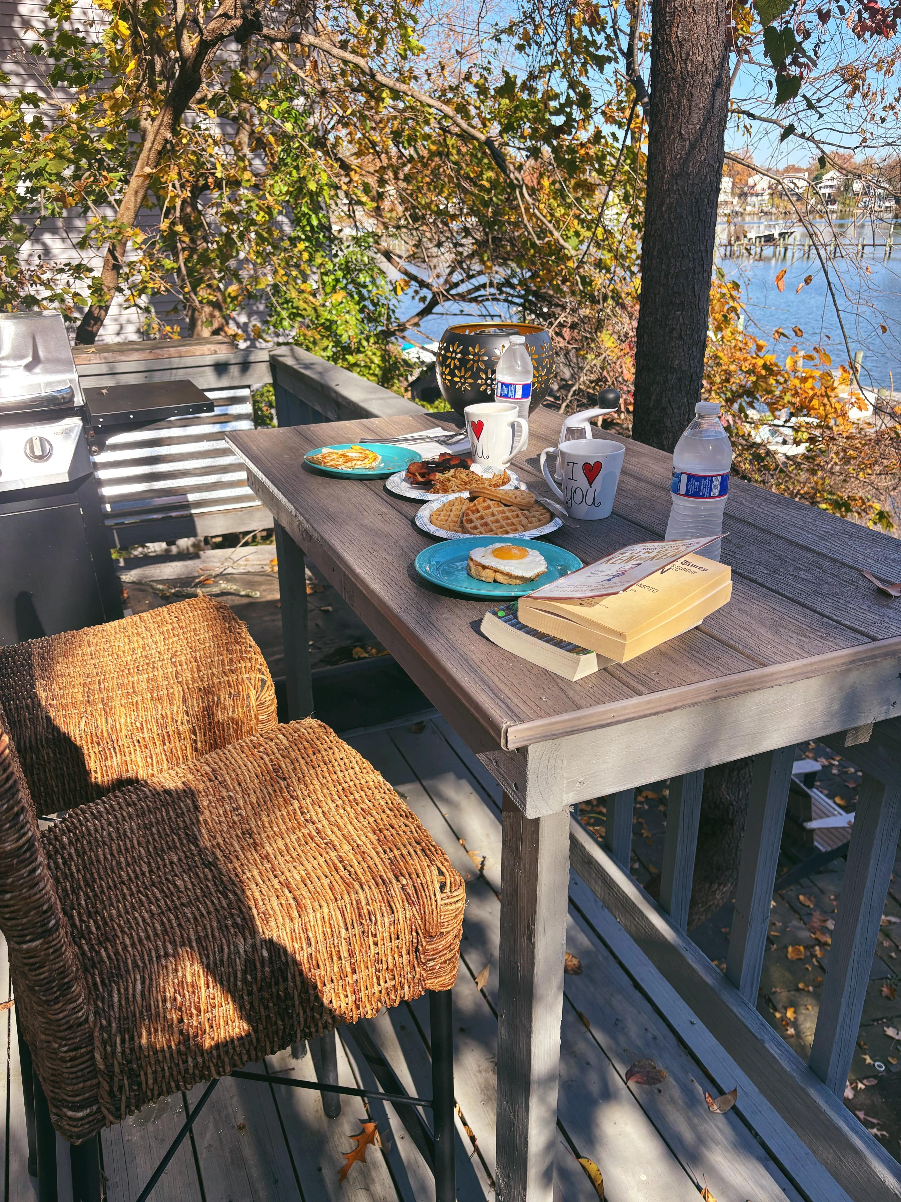 Breakfast on the balcony 