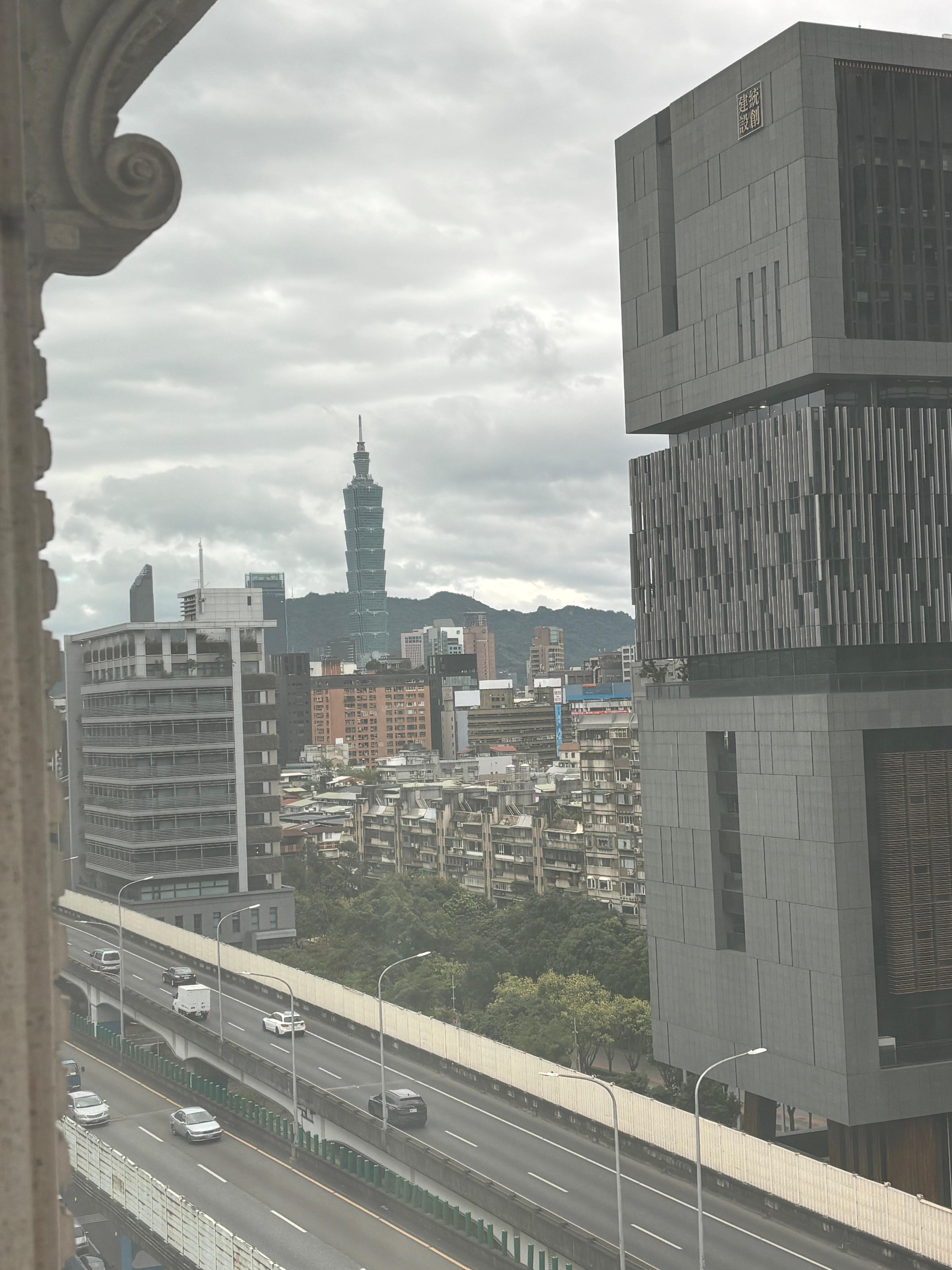 部屋から台北101が見えます