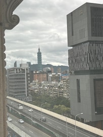 部屋から台北101が見えます