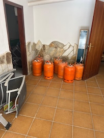 viele halbvolle Gasflaschen aufgrund der Störung der Gasheizung