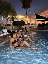 Excelentes atardeceres, agua super calientita en las albercas