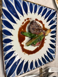 レストラン 7階ロビー横
8500円のコースのお肉料理