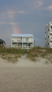 Rainbow over the house at sunrise the last day 🥰