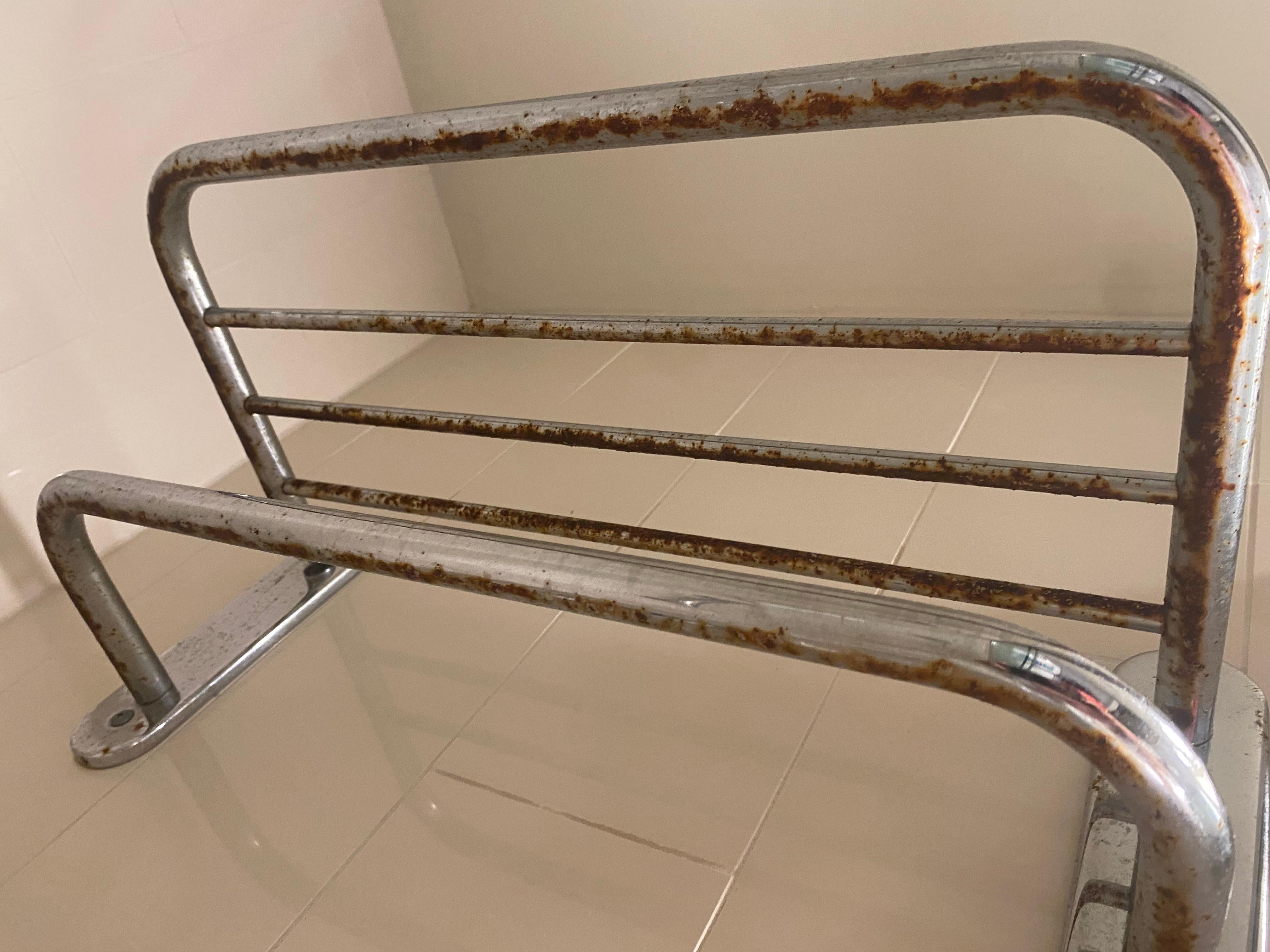 There washcloth rack