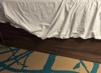 Fitted queen sheet