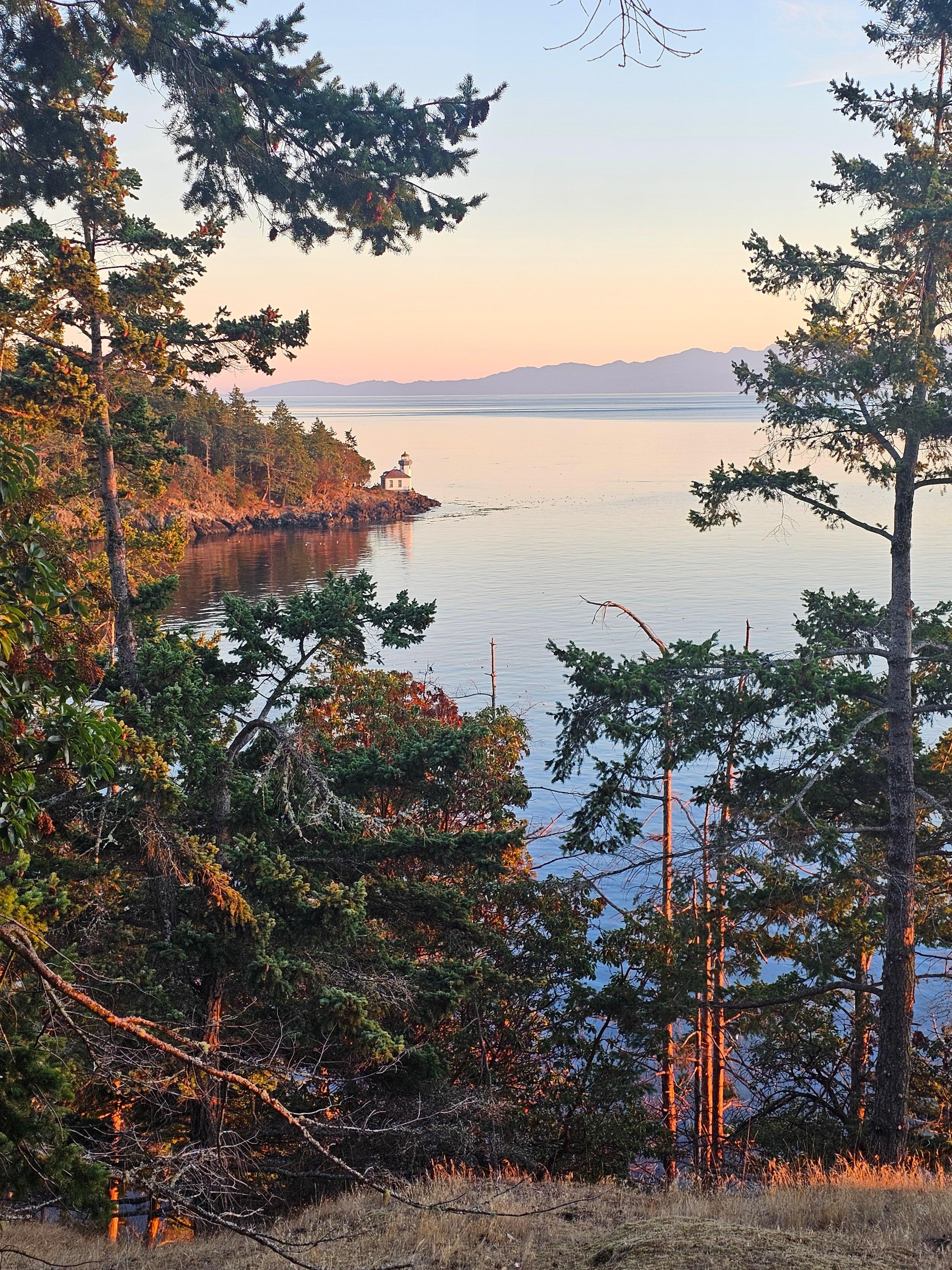 Lime Kiln lighthouse during sunset