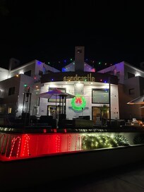 Nice seasonal decorations.