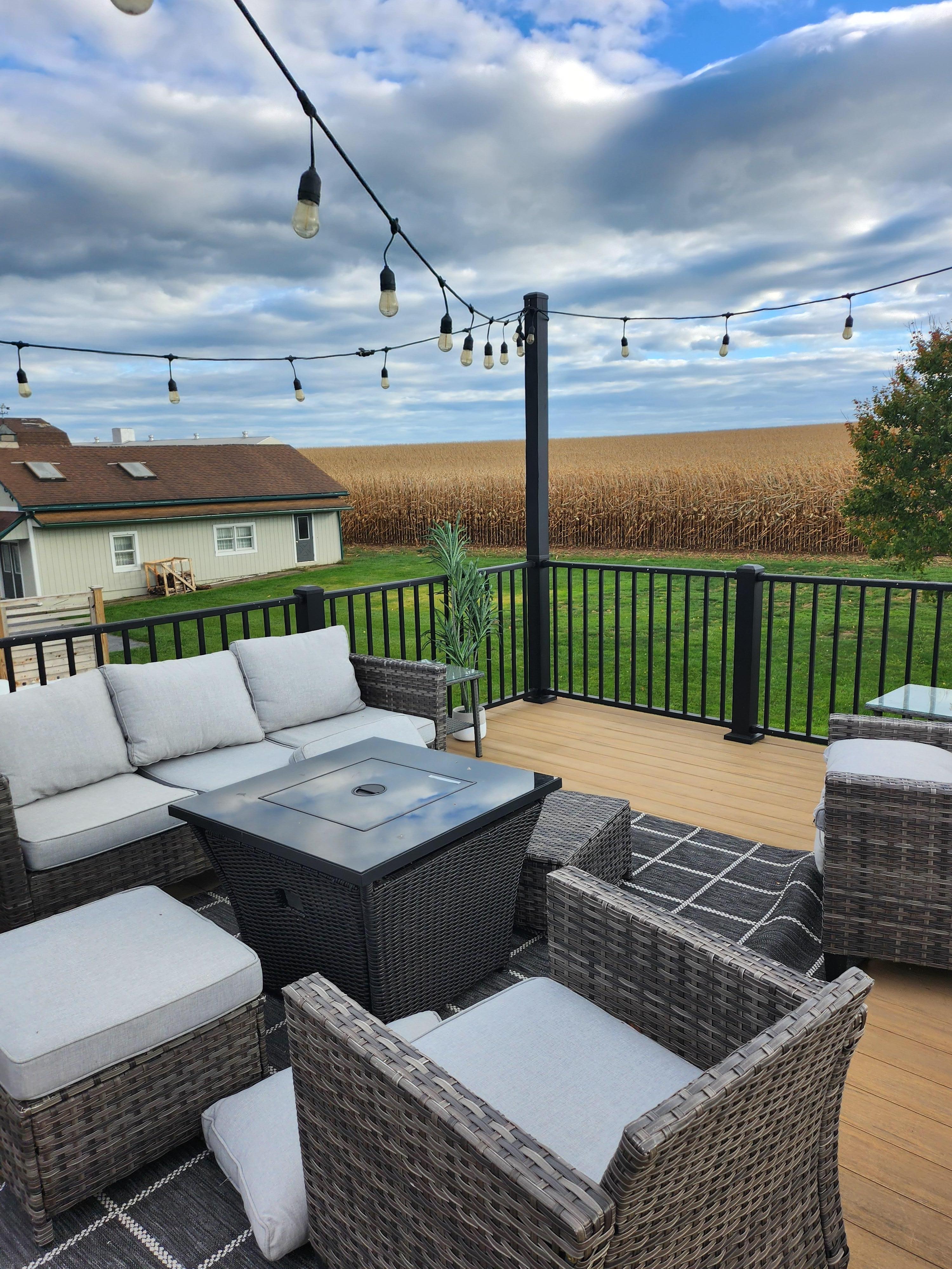 Beautiful Deck to relax and take in the view