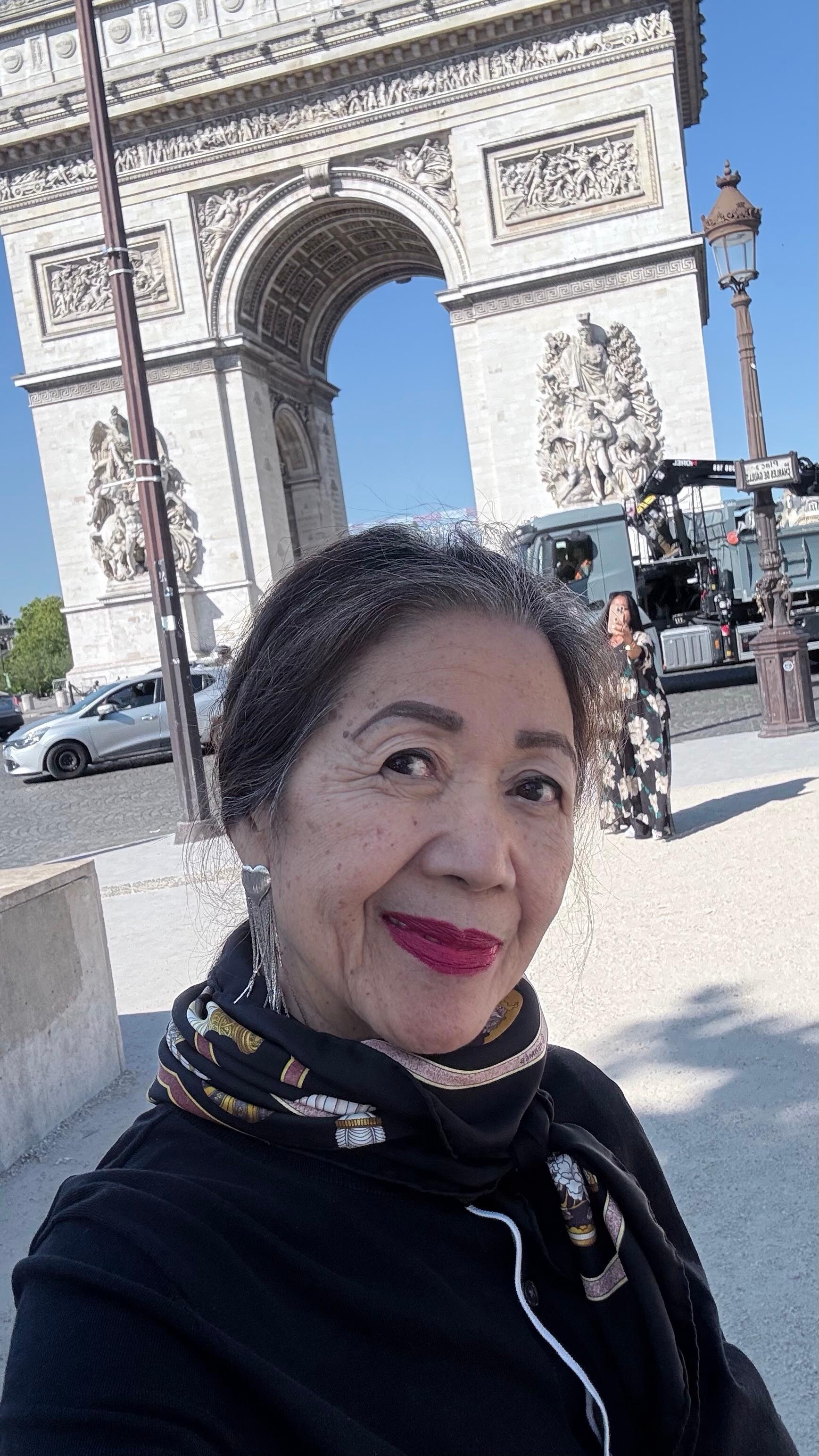 Just a few steps to Arc de Triomphe 