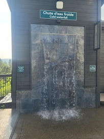 La chute d'eau froide