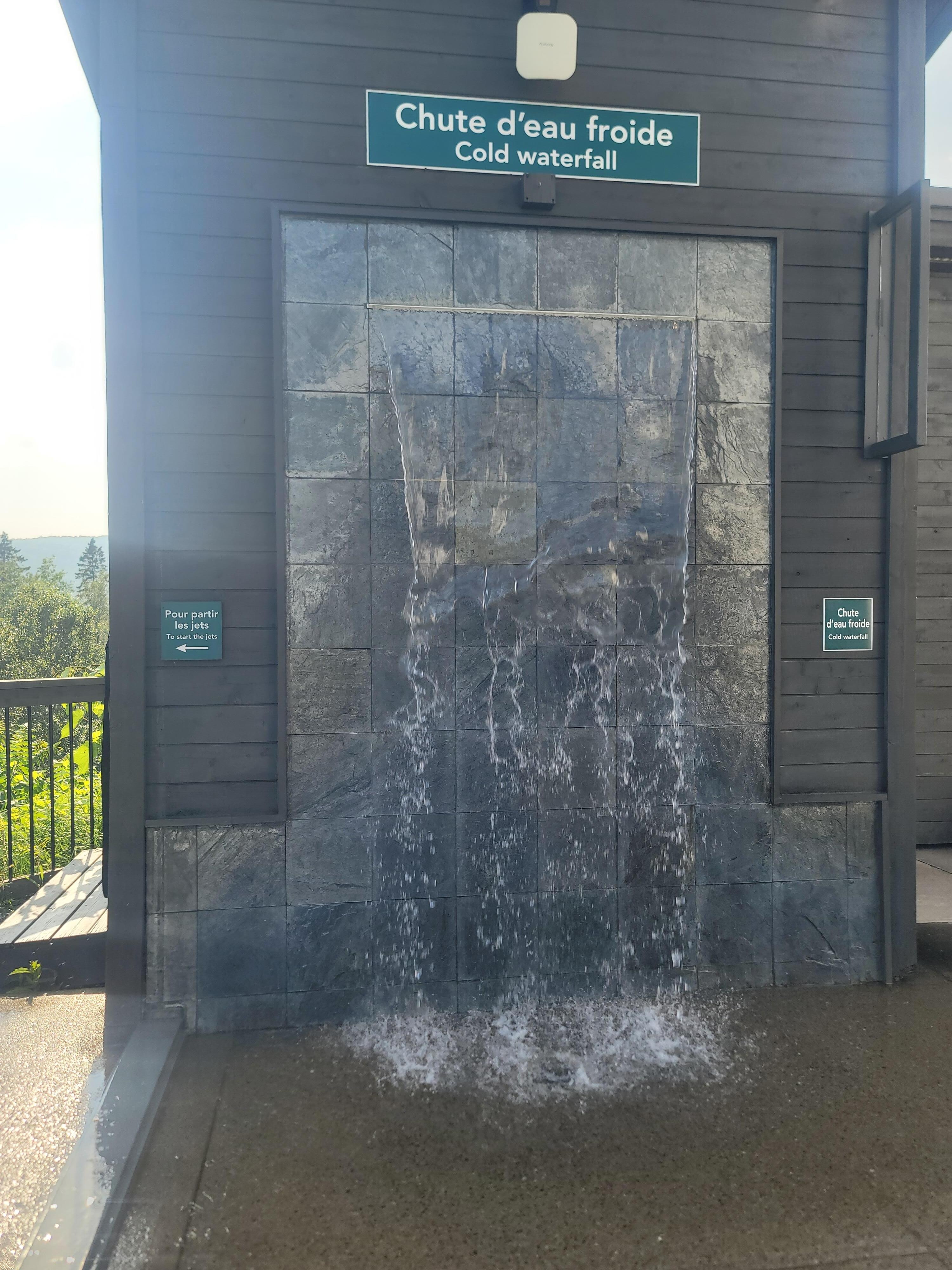 La chute d'eau froide