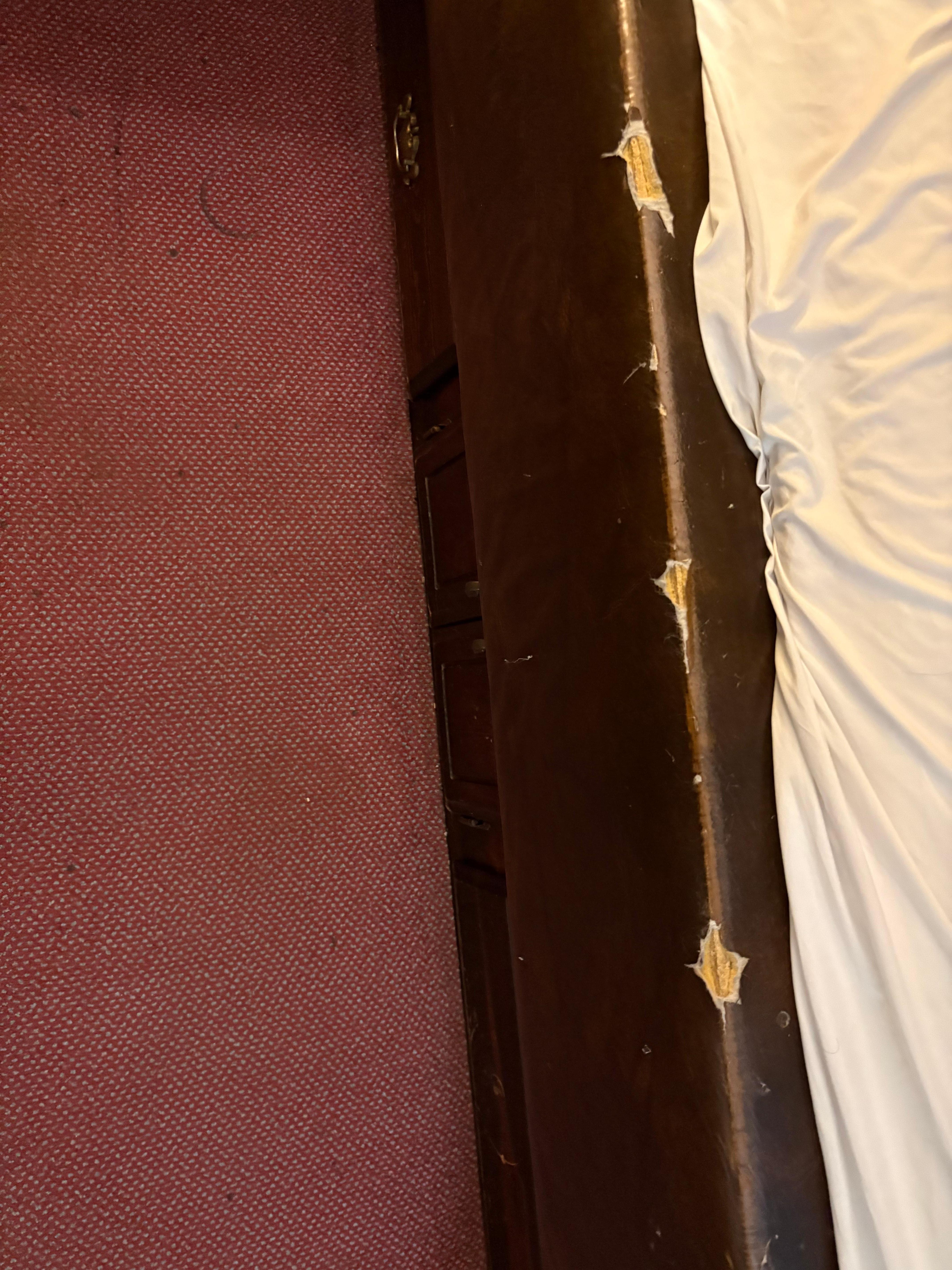 Bed frame looks like a 80s waterbed