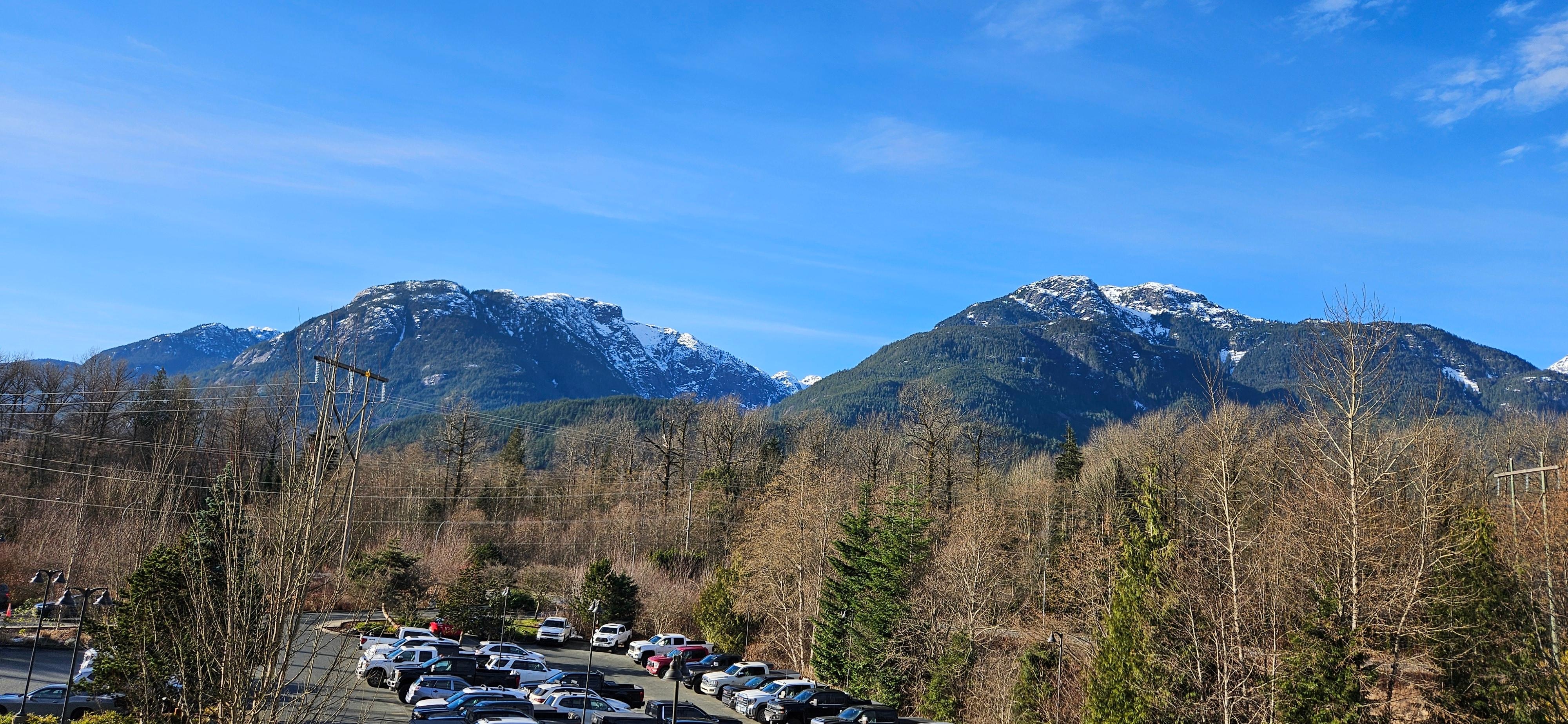 view from my balcony ,sit back snd enjoy a coffee or tea looking up to the beautiful mountains surrounding Squamish 