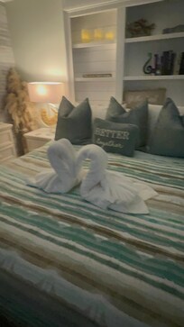 The candles and smooth jazz when we walked in immediately set the atmosphere for an amazing relaxing trip!!