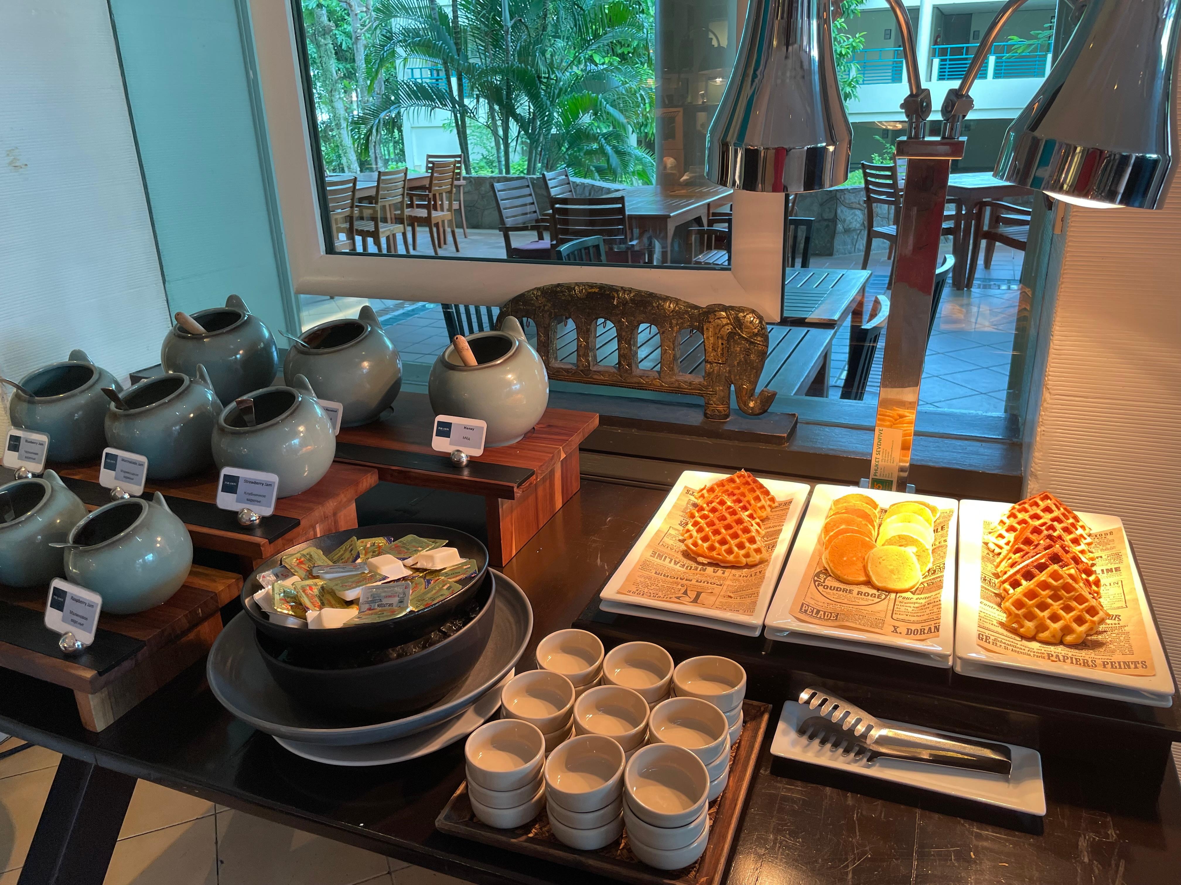 Pancake and waffle station