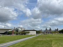 Steps from museum quarter