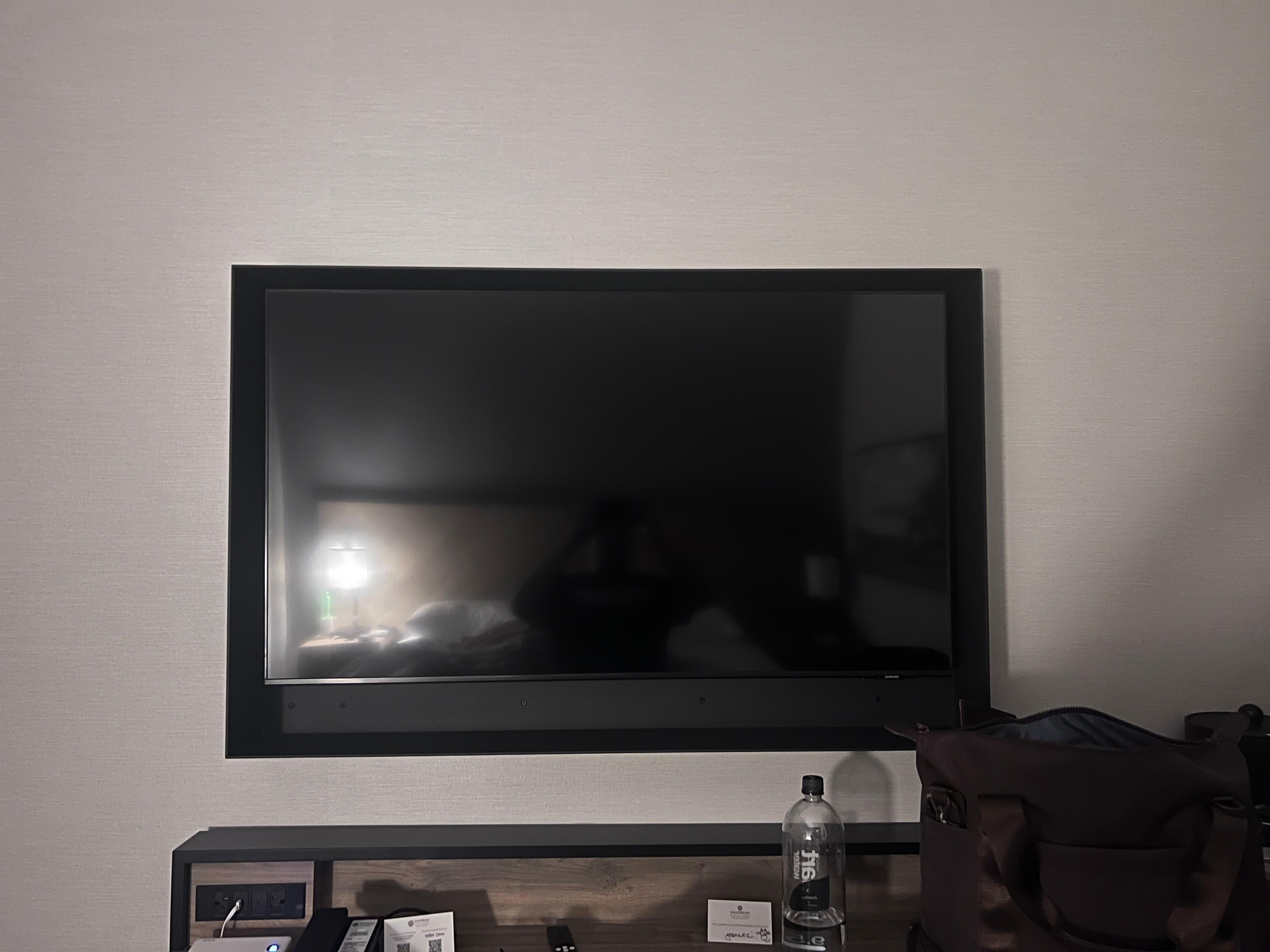 Lovely TV, very modern design