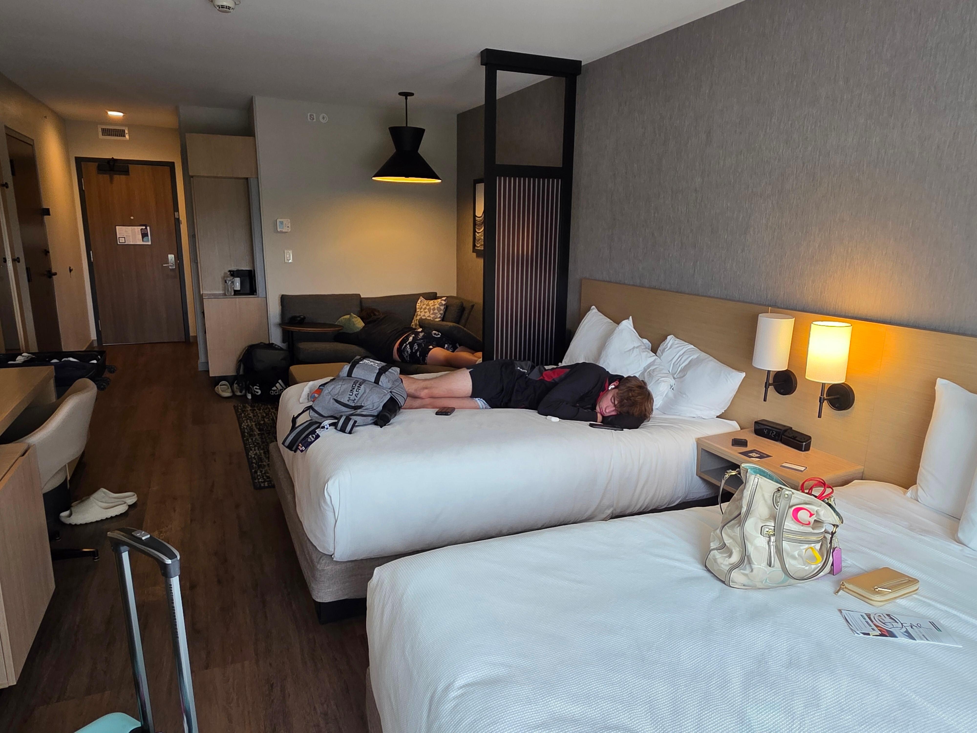 Standard 2 queen room with sofa bed