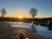 Mornings by the pool alone with God were a treasure for Mimi 🥰