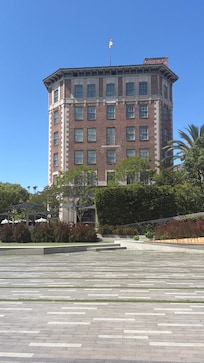 Front of hotel adjacent to Culver Steps