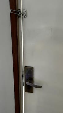 No hay sentimiento de seguridad, chapas flojas y las tarjetas no arrancan a la primer deslizada