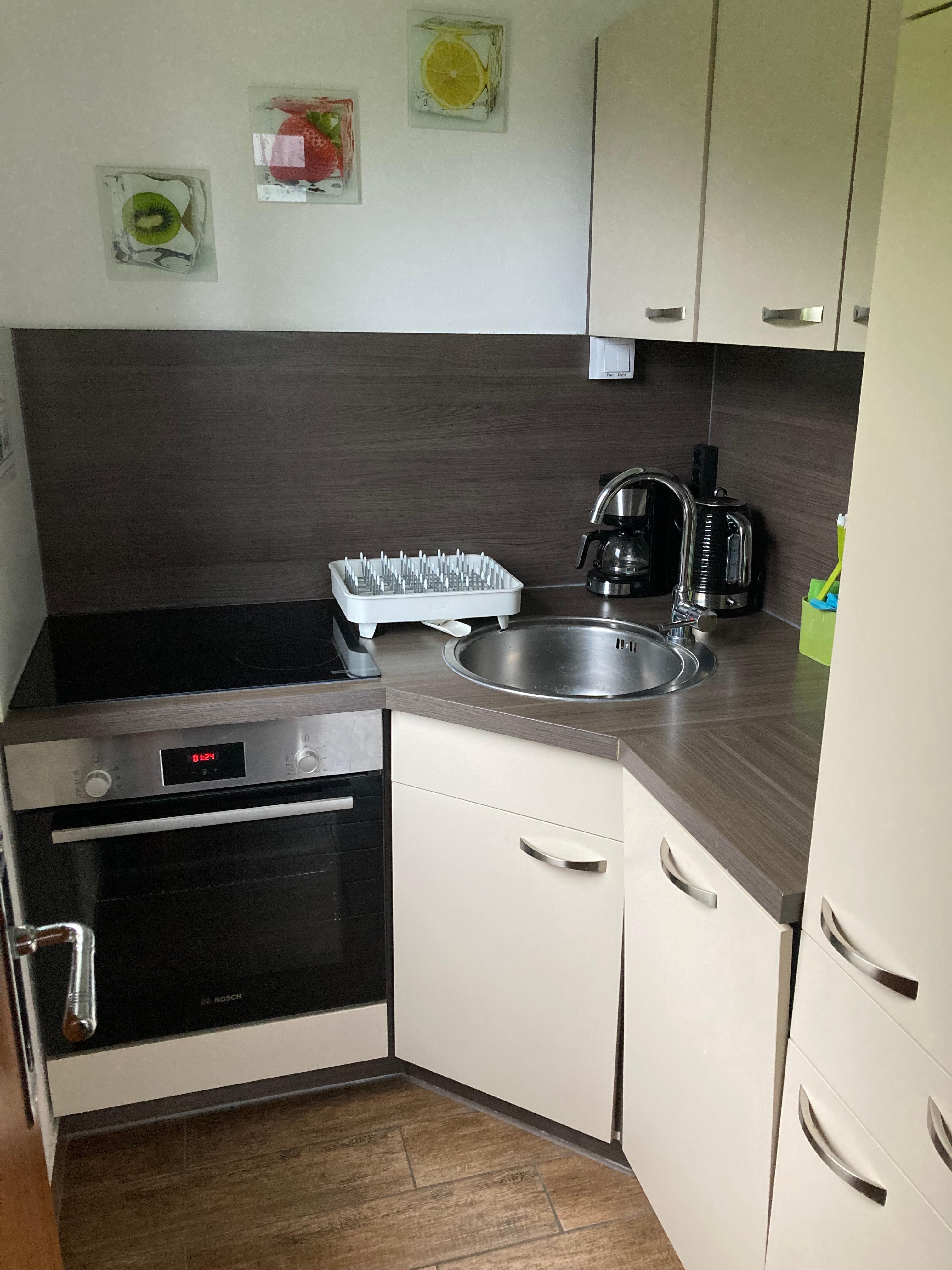 Kleine keuken, maar wel alles aanwezig. 