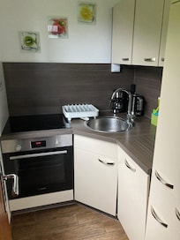 Kleine keuken, maar wel alles aanwezig.