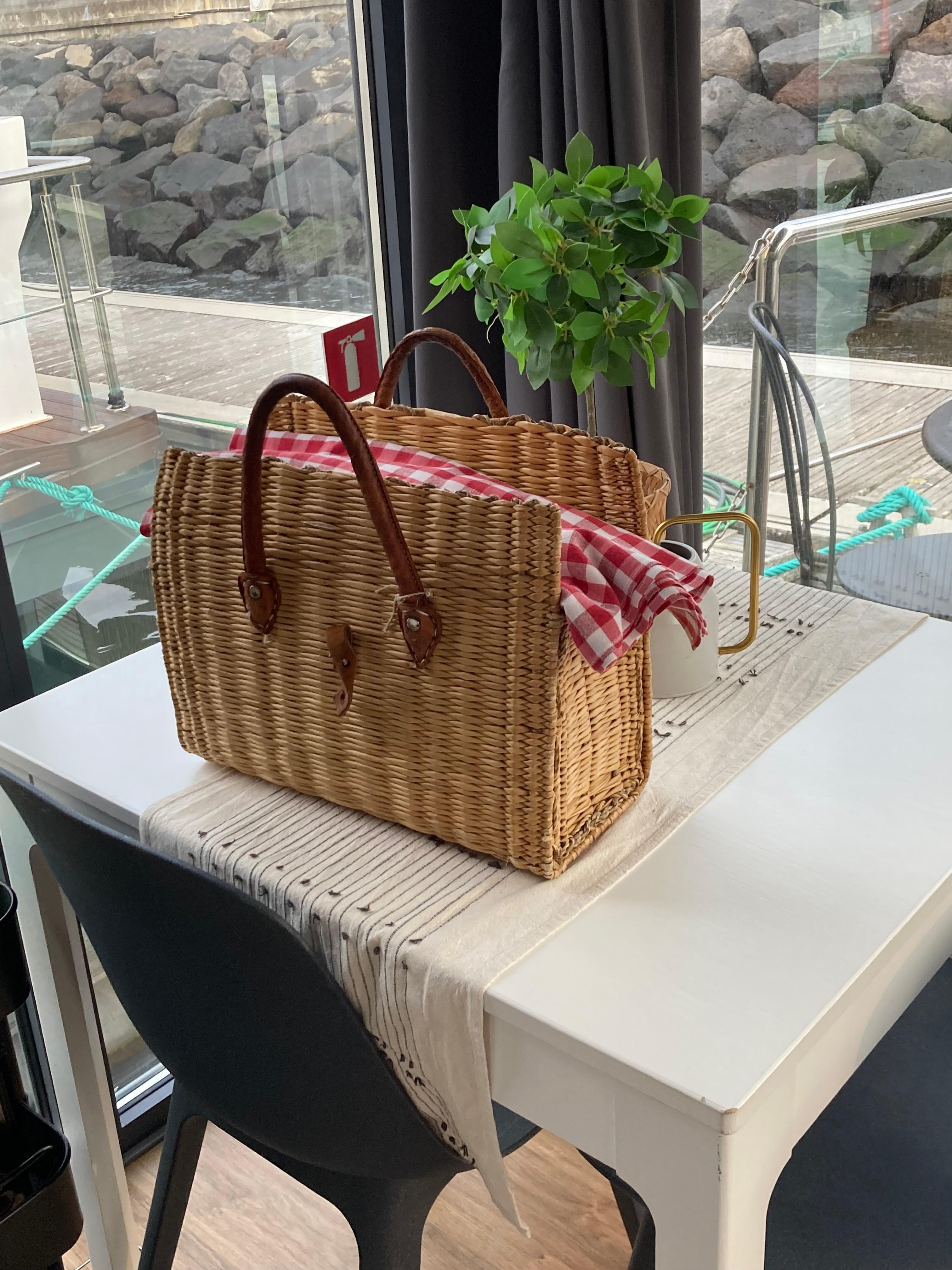 Breakfast delivery every morning