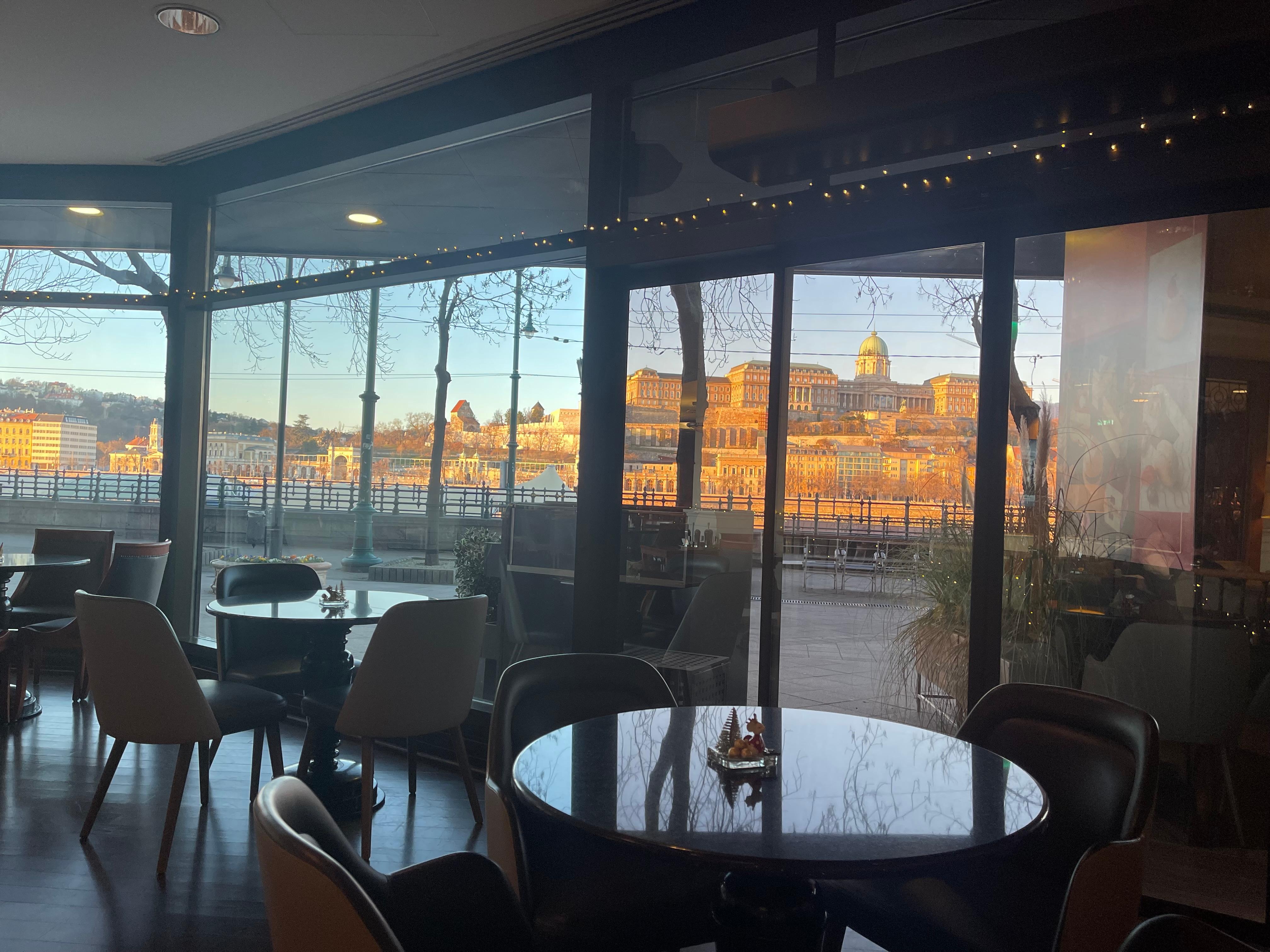 ロビーからの眺め