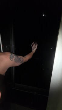 4th floor window, no screen and windows can be opeded..