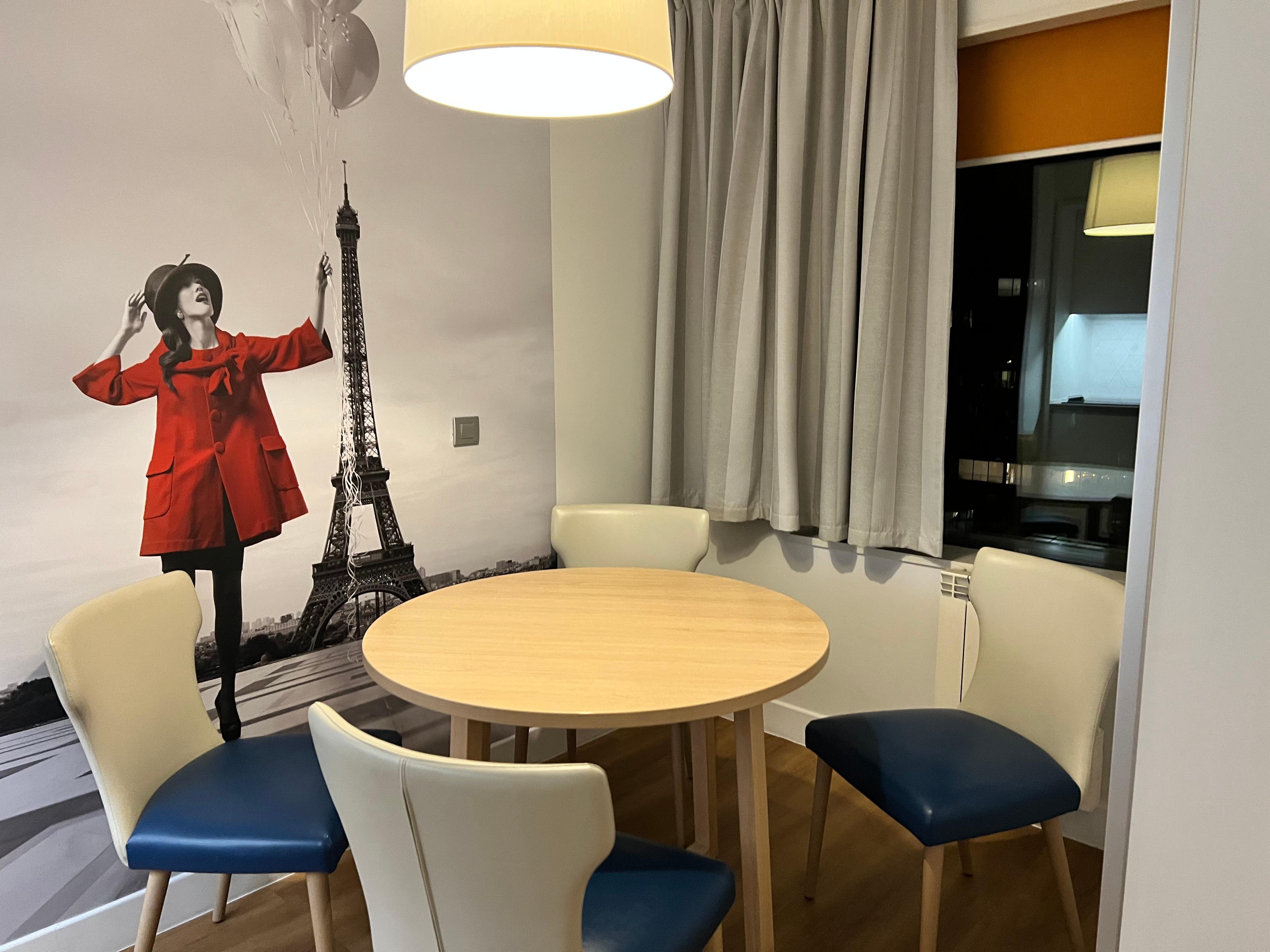 Spisekrok. Fin plass å sitte på kvelden, enten å lese i bok eller spille noe. 