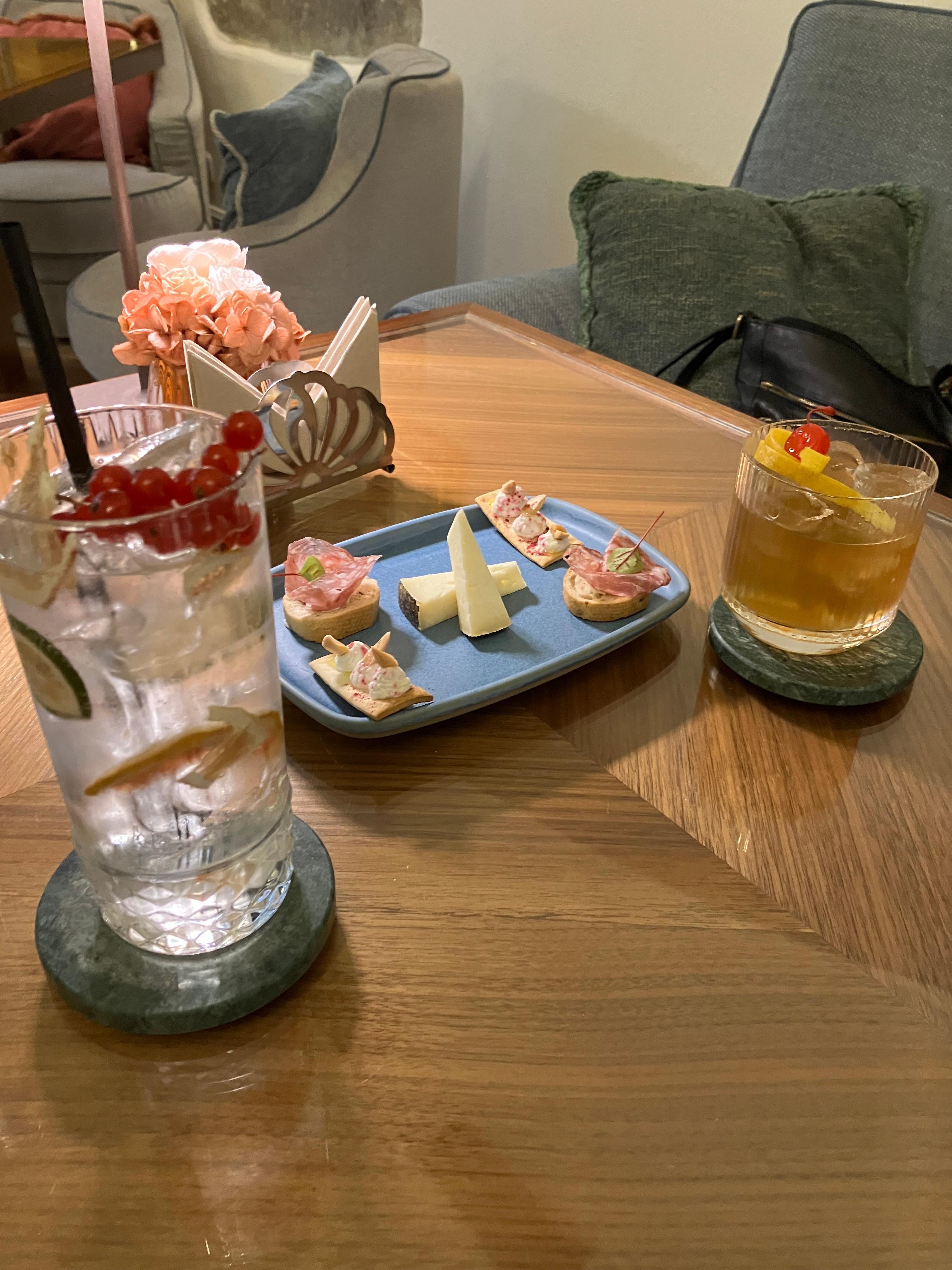 Cocktail hour art in a glass!