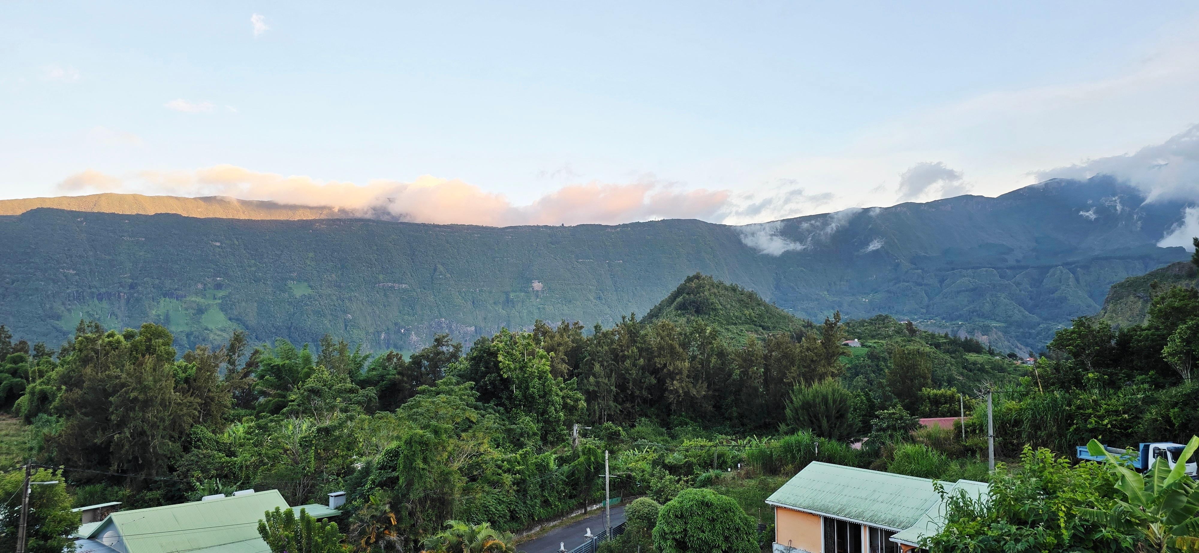 La vue depuis la terrasse, en face de la maison